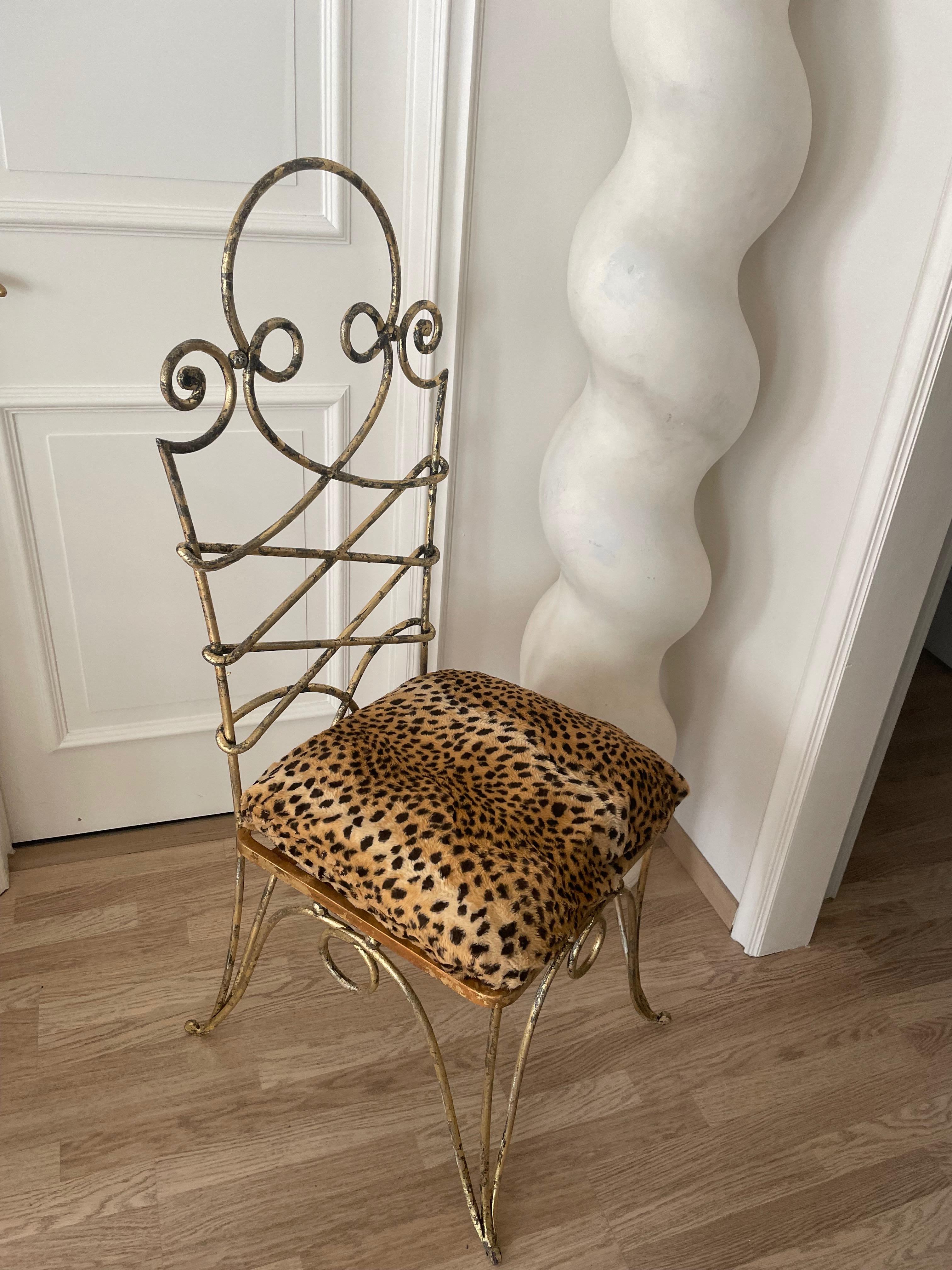 Stunning high back gilded wrought iron chair from the 40's.
Fine patina. The seat is covered with a Lelièvre-France fabric.
By René Drouet France 1945.