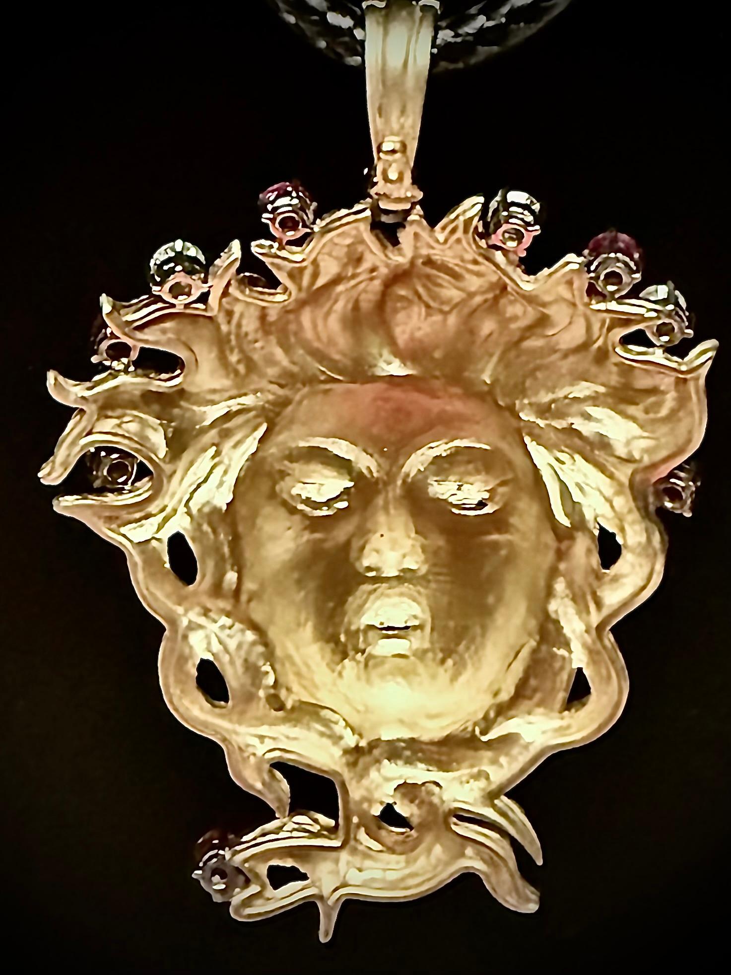 Women's or Men's Spectacular gold, ruby and diamond Medusa pendant For Sale