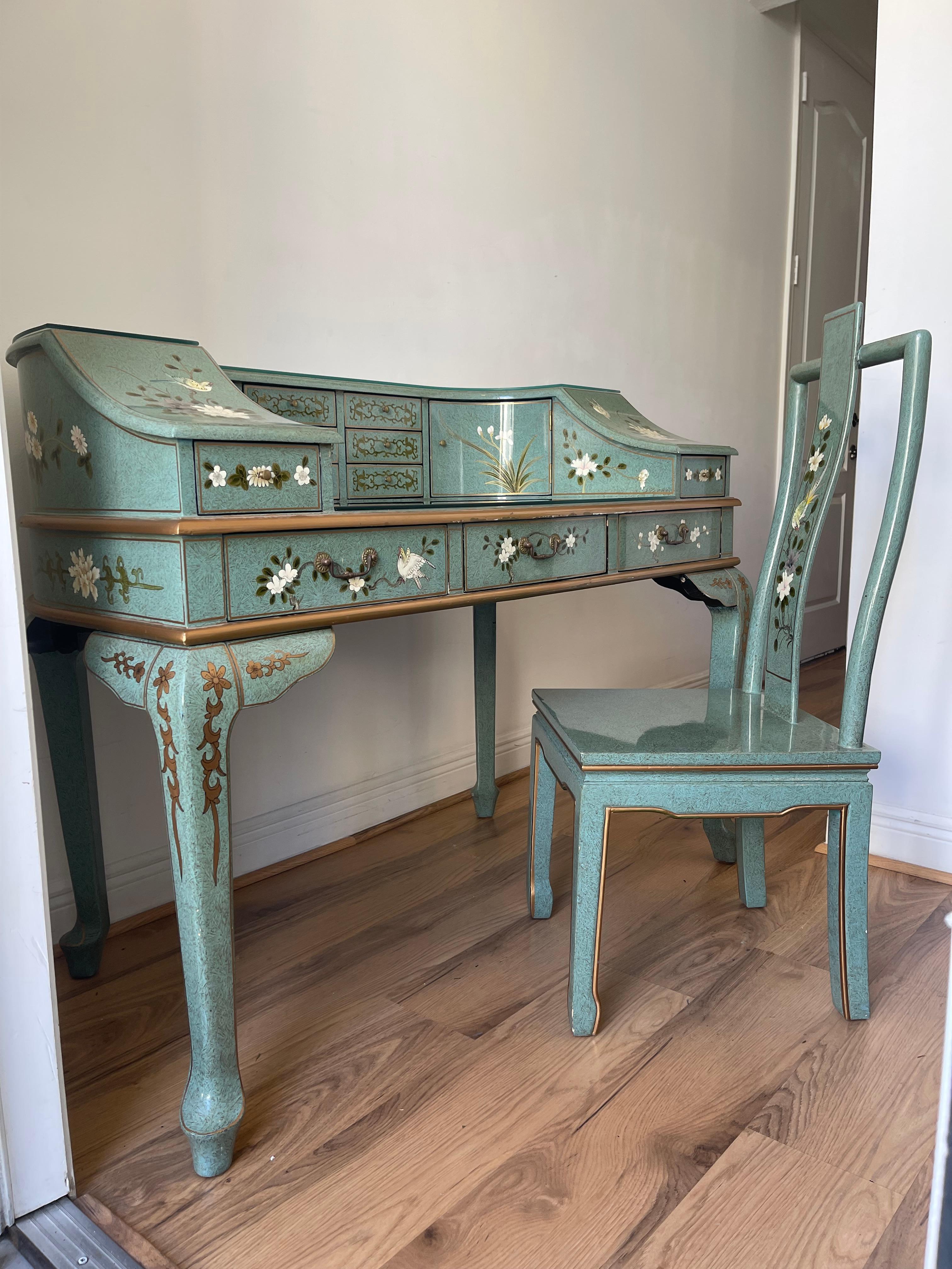 Spektakuläre handbemalte Chinoiserie-Damen-Schreibtisch-Blumen in Türkis und Weiß im Zustand „Gut“ im Angebot in Boca Raton, FL
