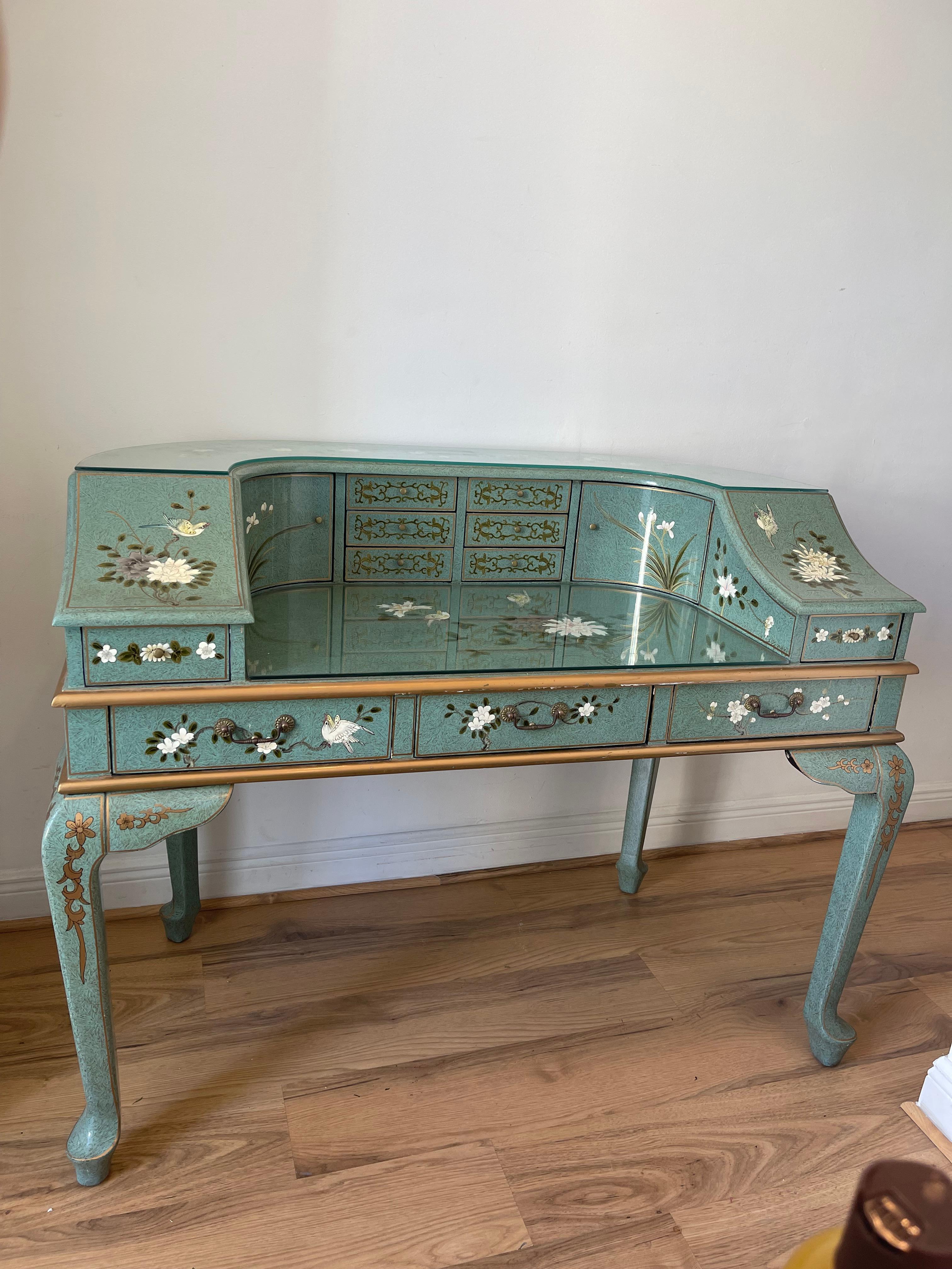 Spektakuläre handbemalte Chinoiserie-Damen-Schreibtisch-Blumen in Türkis und Weiß im Angebot 2