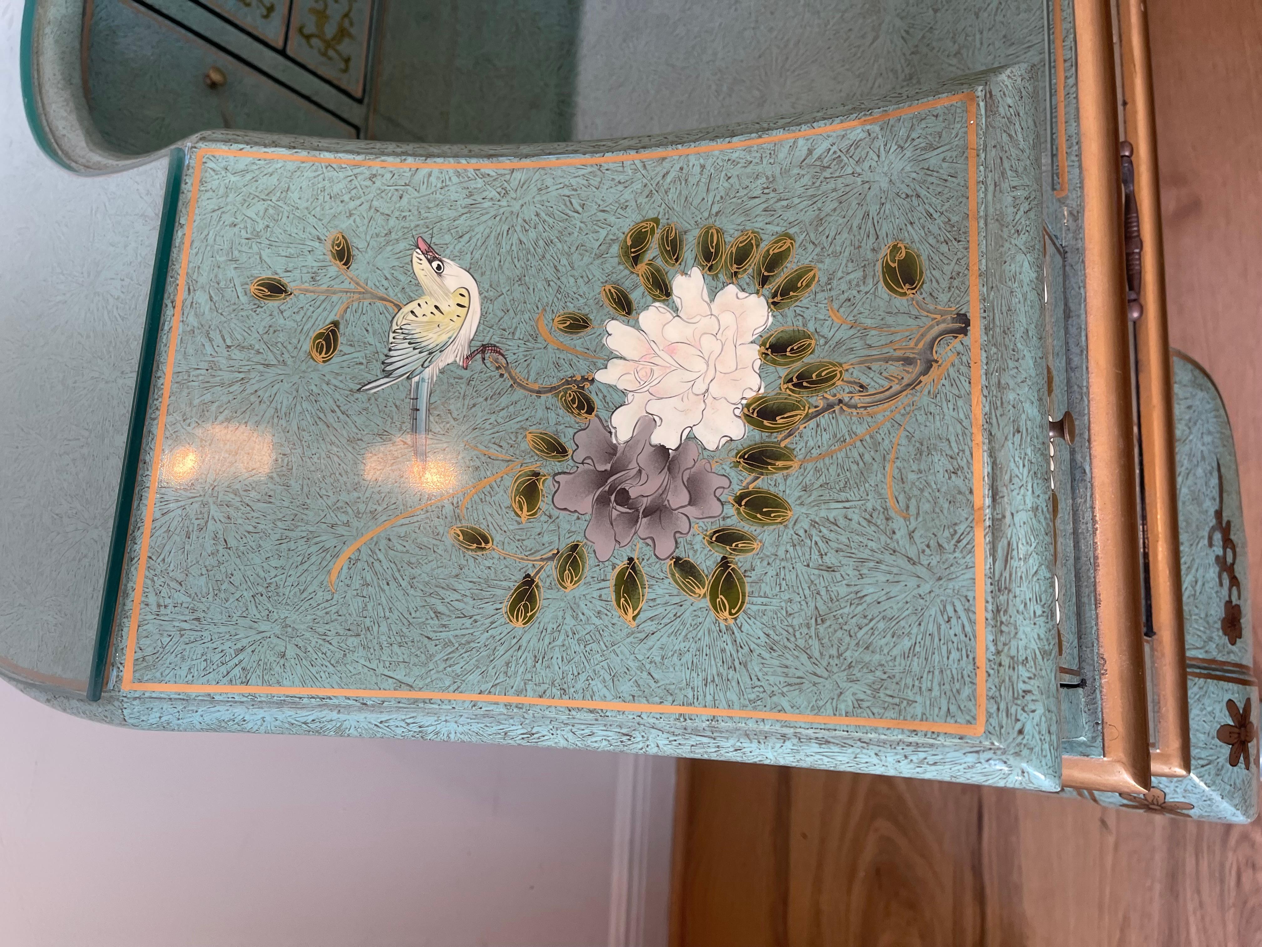 Spektakuläre handbemalte Chinoiserie-Damen-Schreibtisch-Blumen in Türkis und Weiß im Angebot 3