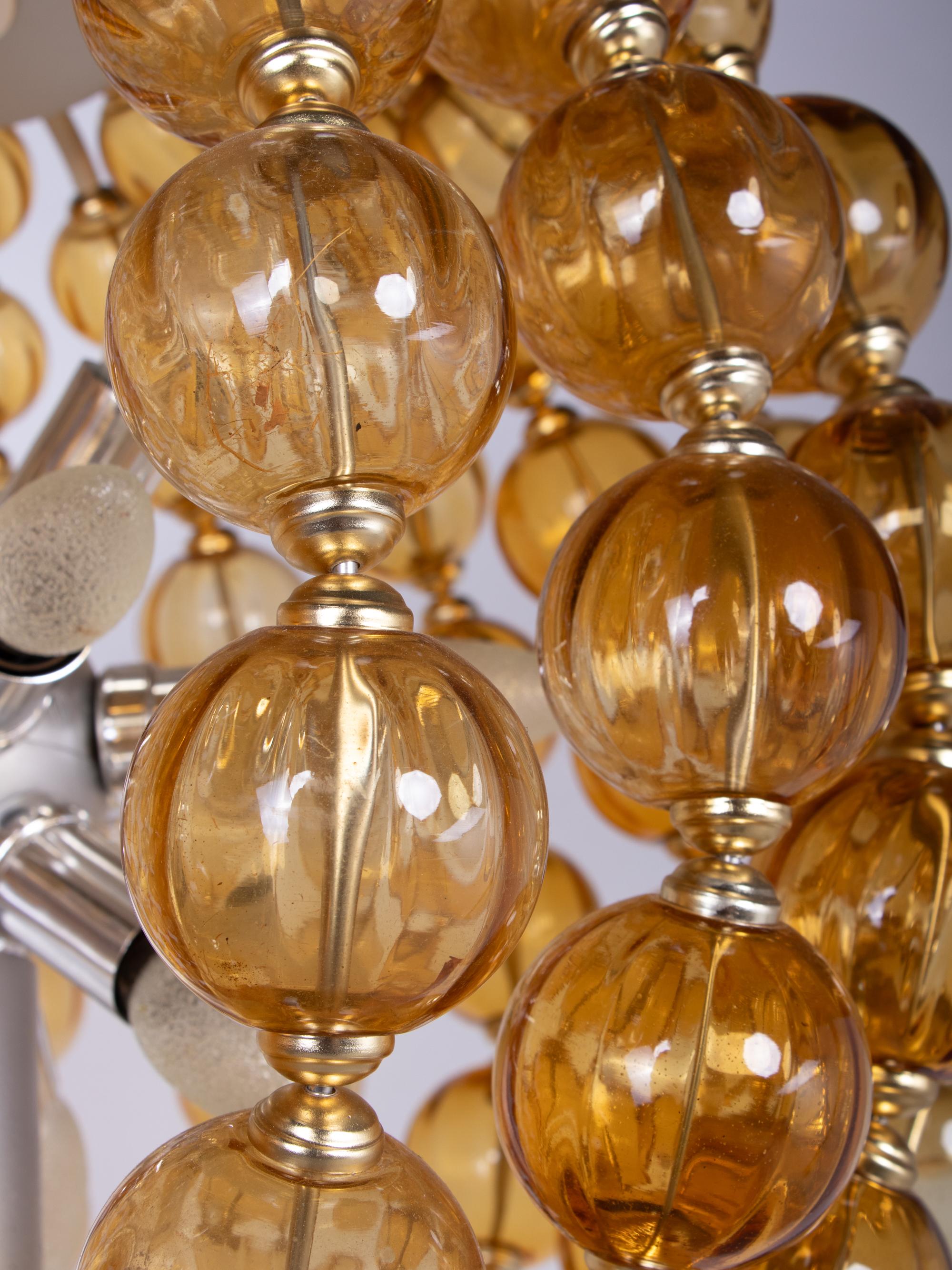 Spectaculaire lustre de salle de bal de 25 pouces en verre ambré fabriqué à la main, Allemagne, années 1960 Bon état - En vente à Niederdorfelden, Hessen
