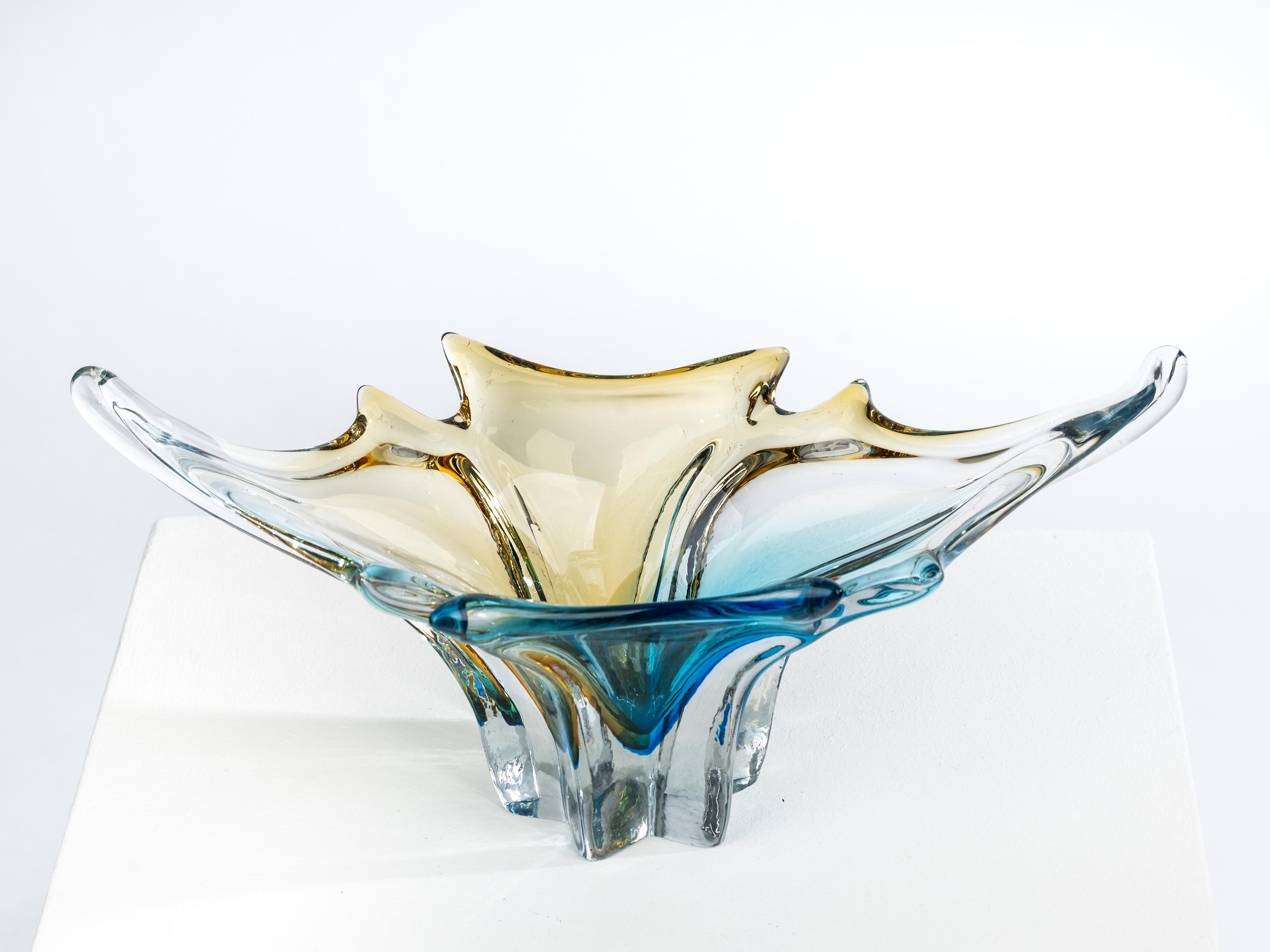Verre d'art Spectaculaire centre de table, bol en verre signé Seguso, Murano, années 1970, Italie en vente