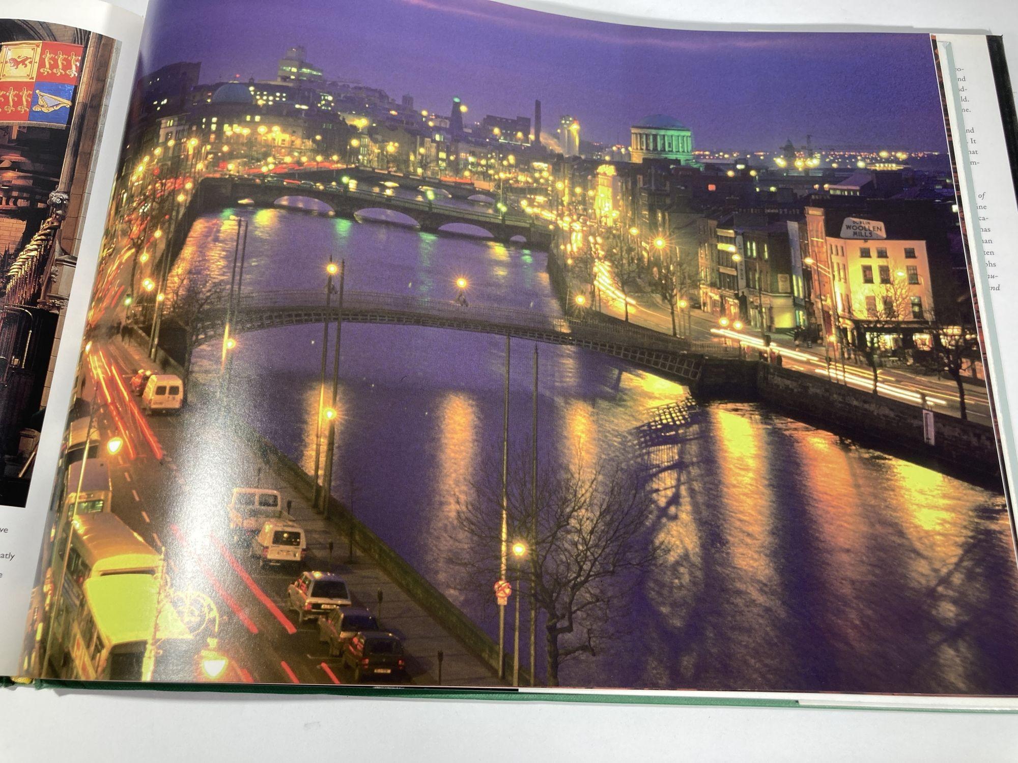 Spectaculaire livre Irlande par Peter Harbison à couverture rigide en vente 6