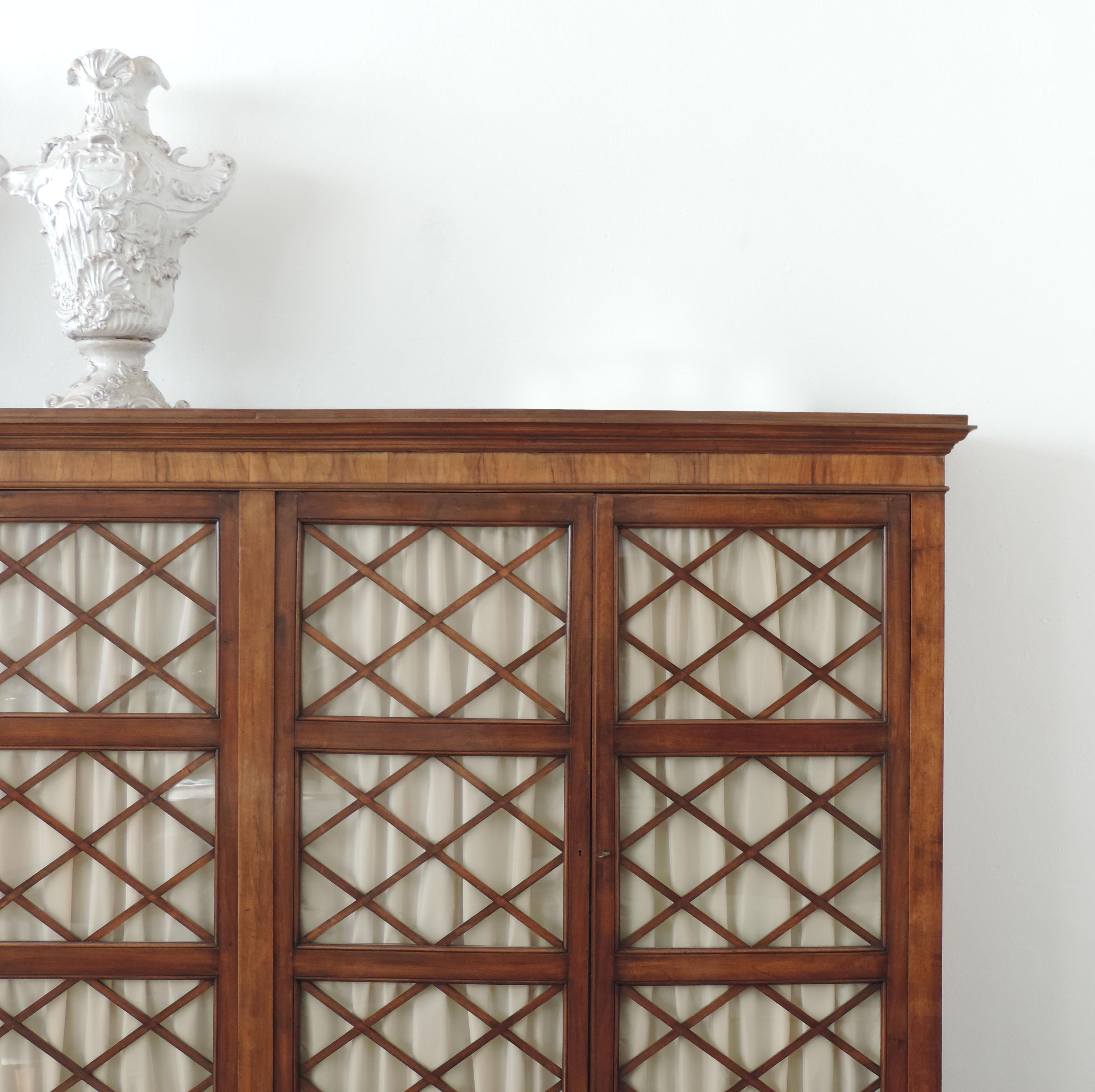 Spectacular Italian 1930s Cabinet In Good Condition In Milan, IT