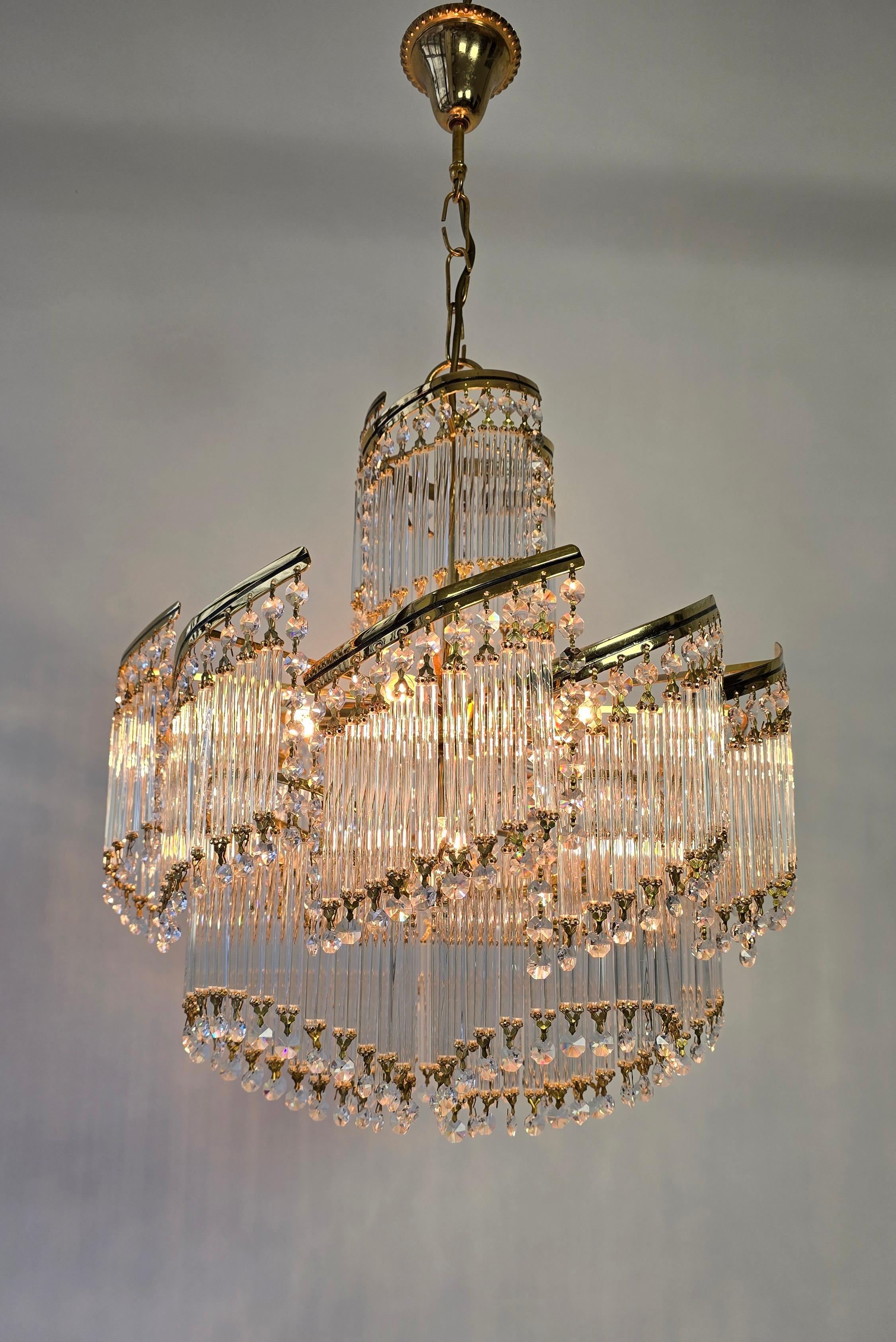 Spectacular Italian Chandelier – Undulating Elegance in Glass and Brass, 1970s For Sale 2
