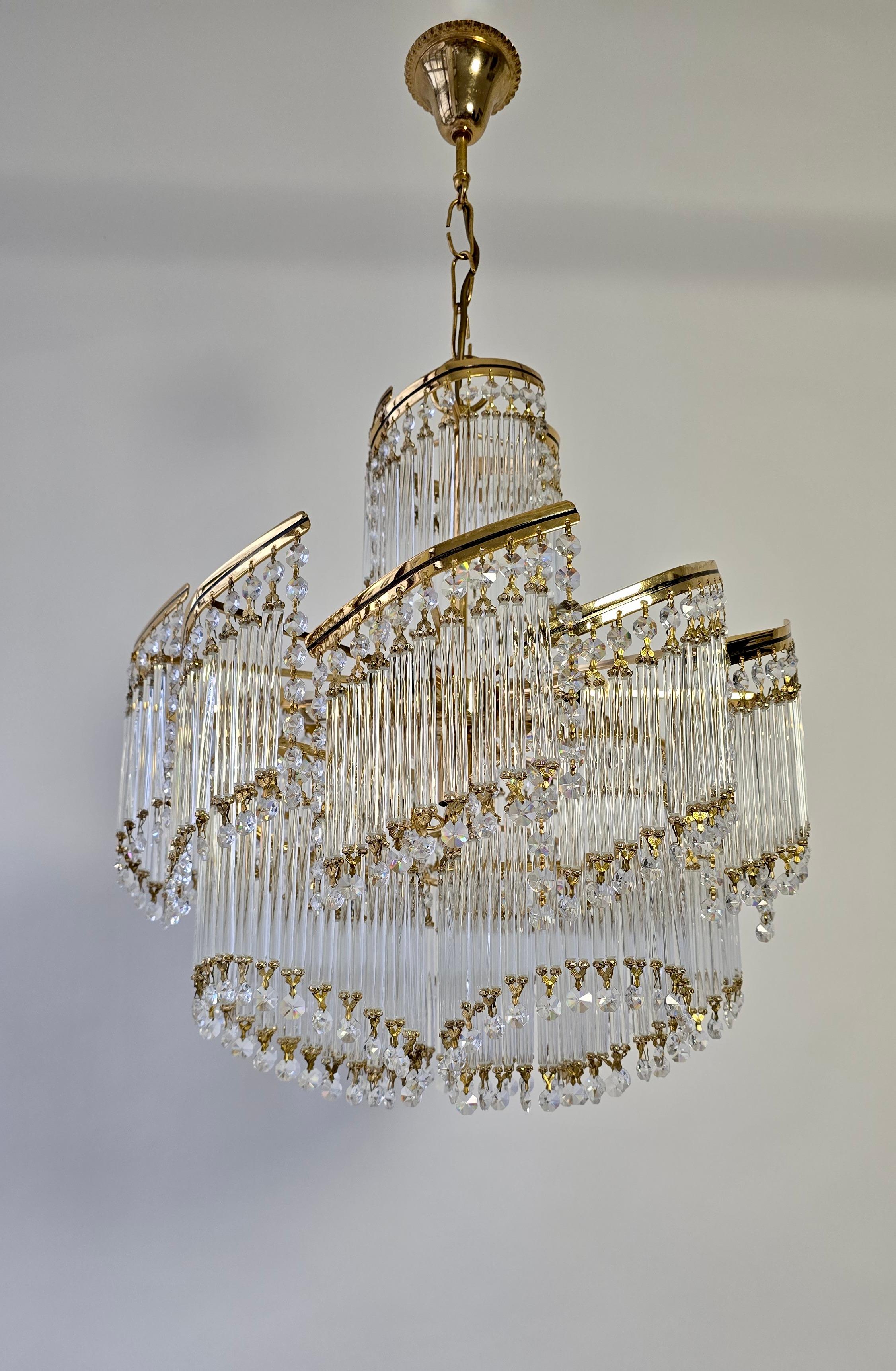 Spectacular Italian Chandelier – Undulating Elegance in Glass and Brass, 1970s For Sale 4