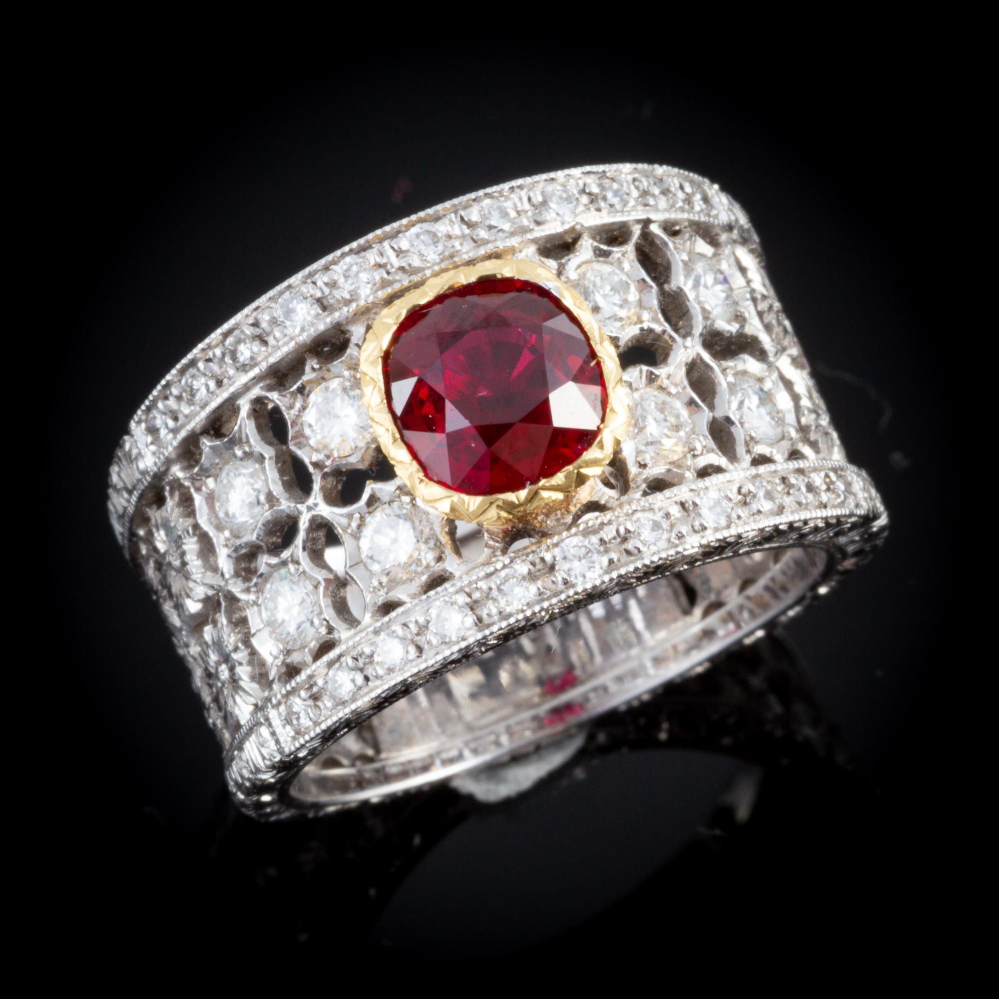 Spectacular Italian Florentine Engraved Ruby and Diamond 18 karat Ring For Sale 4