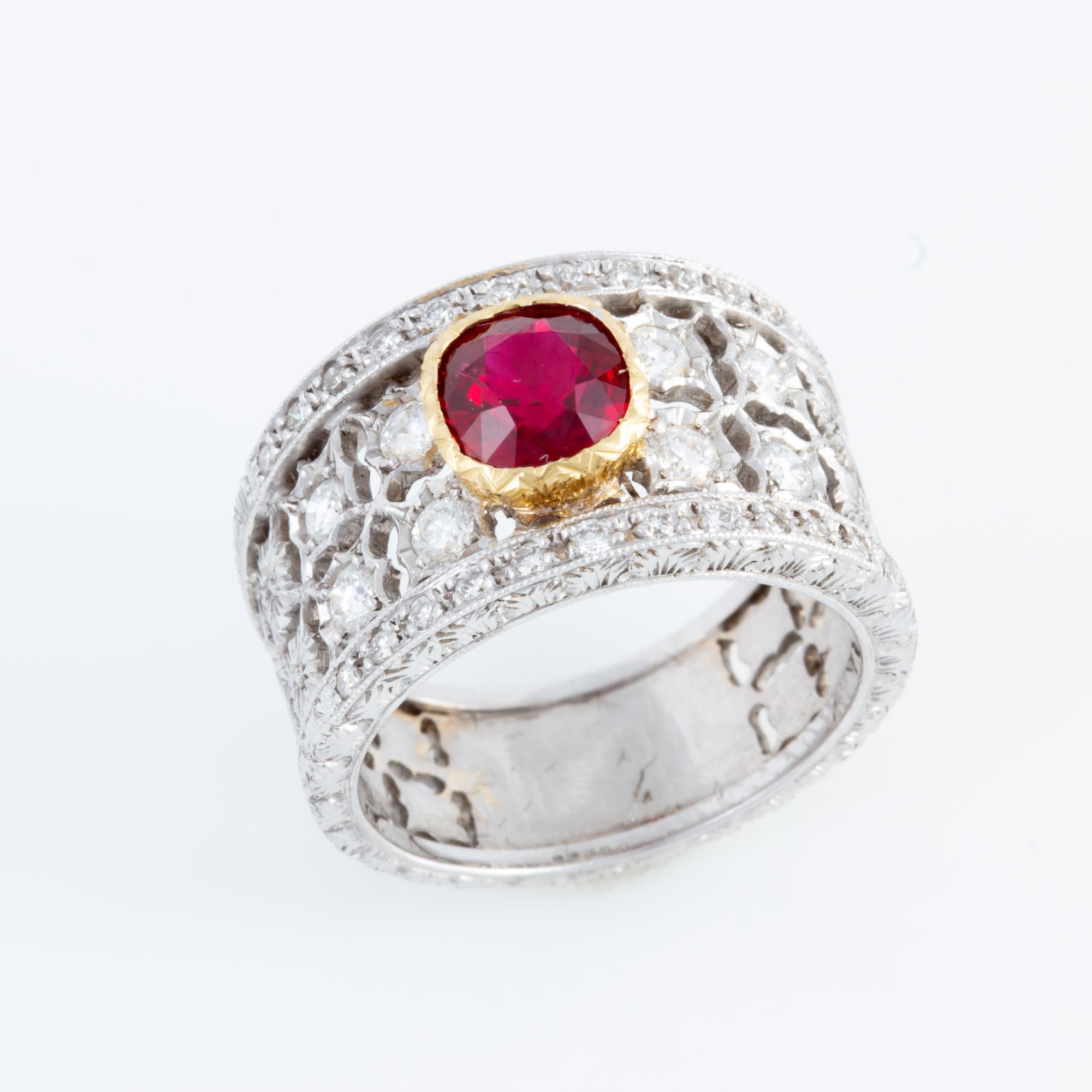 Spectacular Italian Florentine Engraved Ruby and Diamond 18 karat Ring For Sale 1