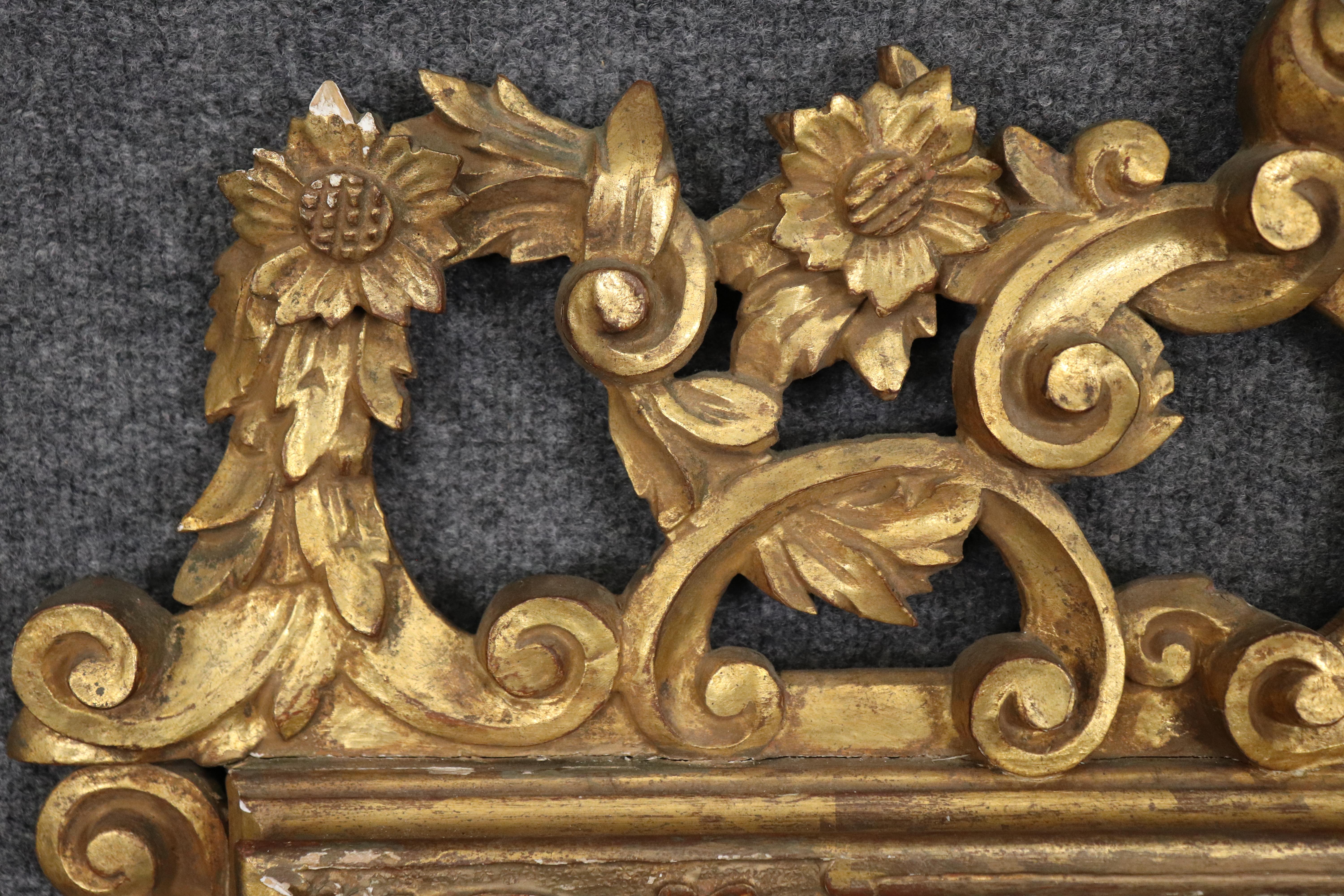 Spektakuläre Italienisch oder Französisch Stil Giltwood geschnitzt Nussbaum groß Wandspiegel im Zustand „Gut“ im Angebot in Swedesboro, NJ