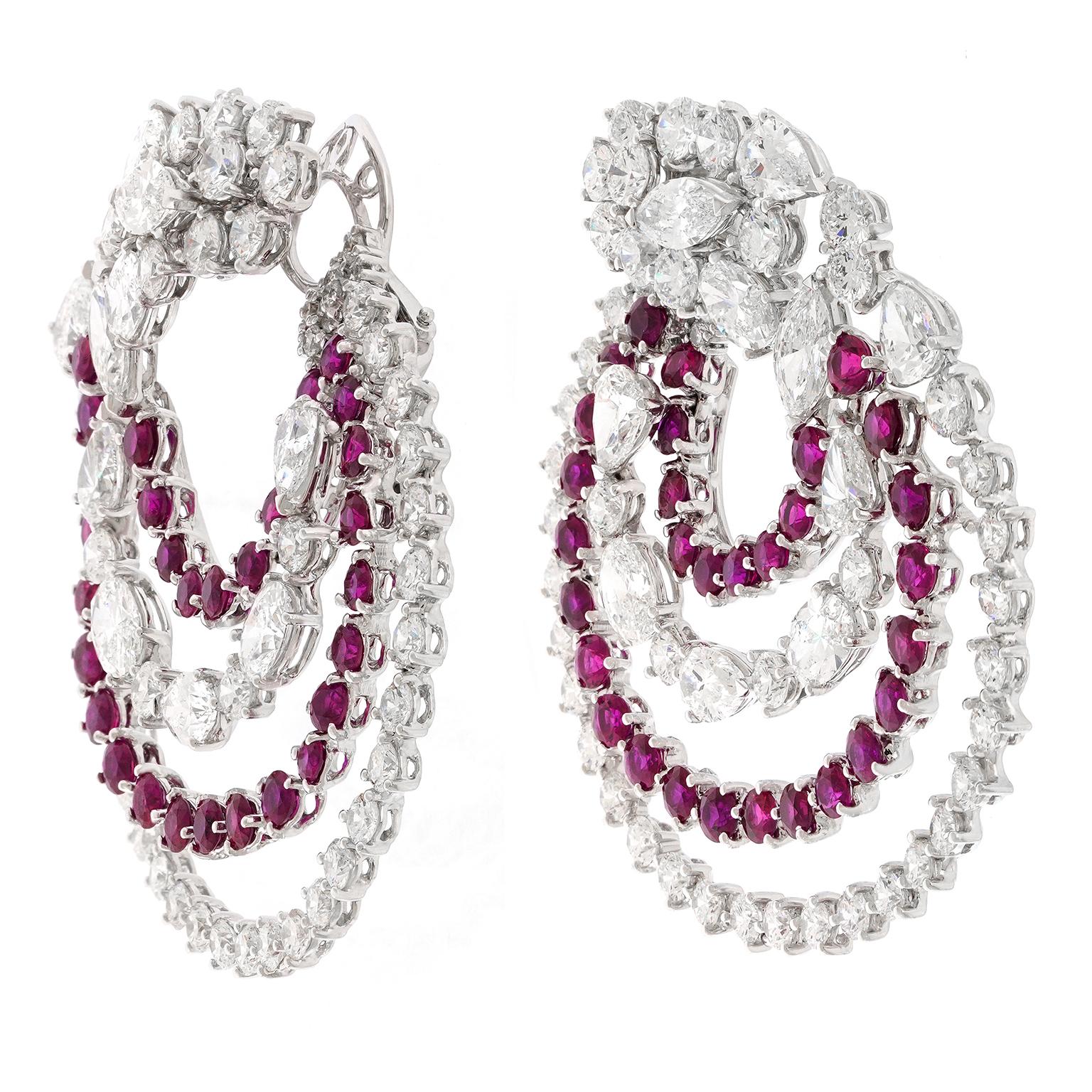 Taille ronde Boucles d'oreilles spectaculaires en rubis et diamants italiens en vente