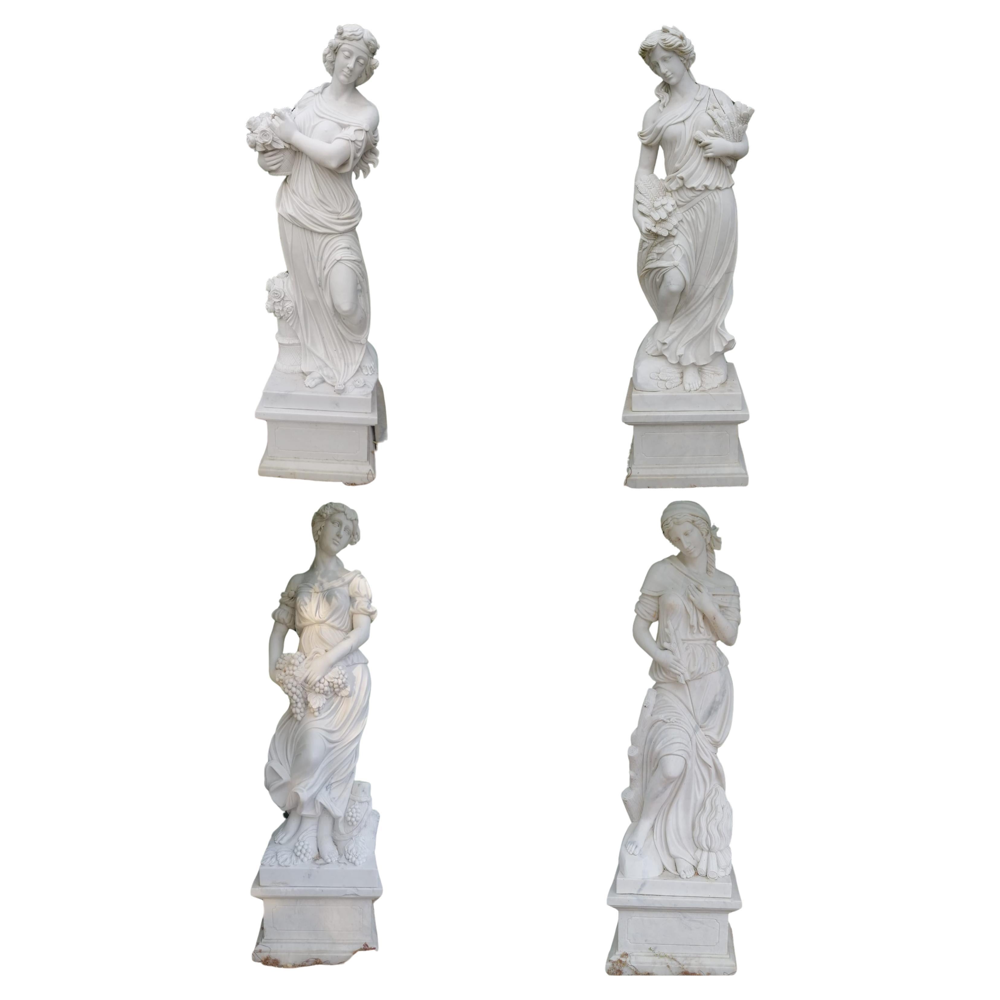 Spettacolare scultura italiana "Four Seasons" in marmo di Carrara del XIX secolo in vendita