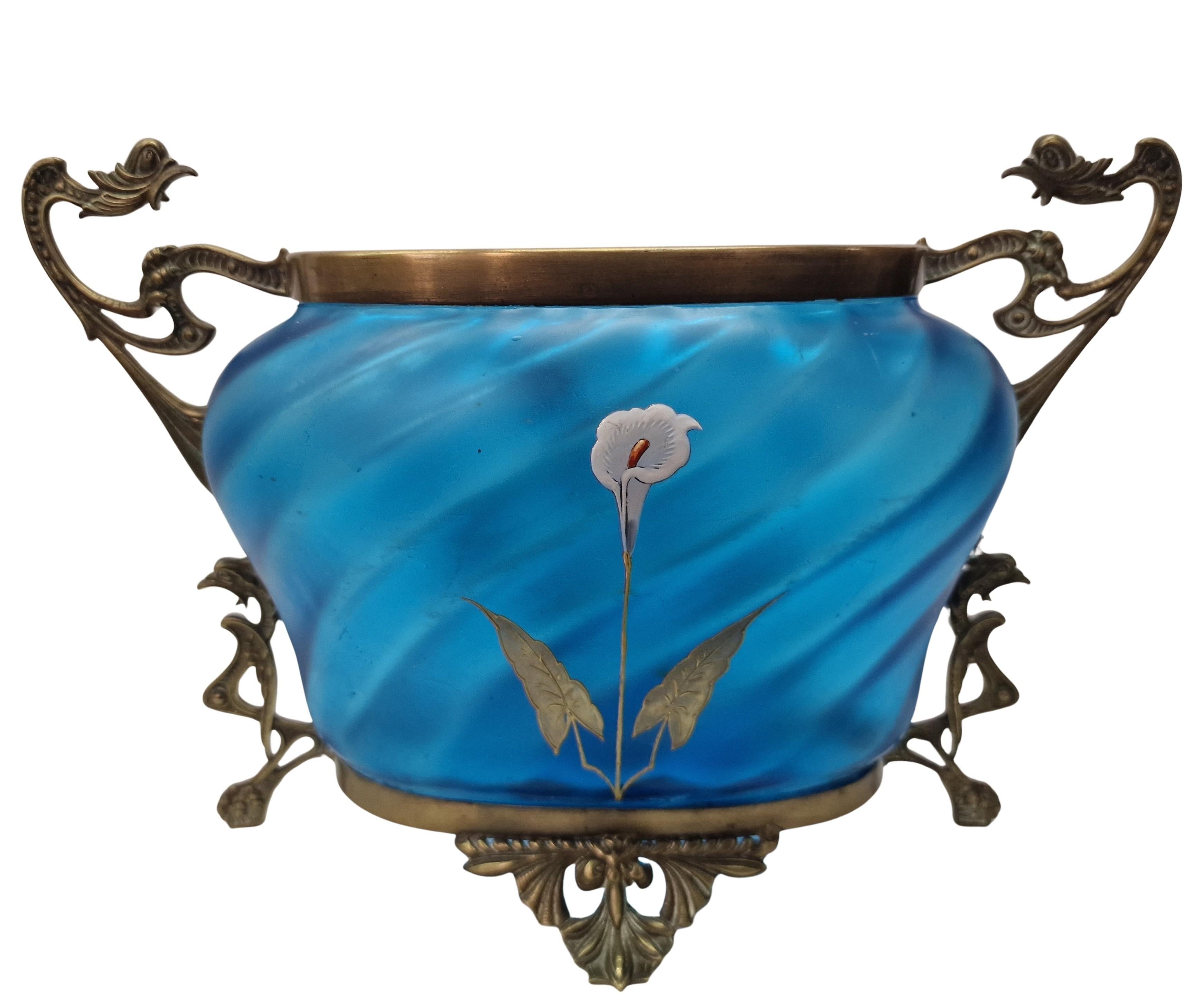 Spectaculaire vase à fleurs de jardinière, peinture émaillée en bleu delilicate, 1890 France en vente 2