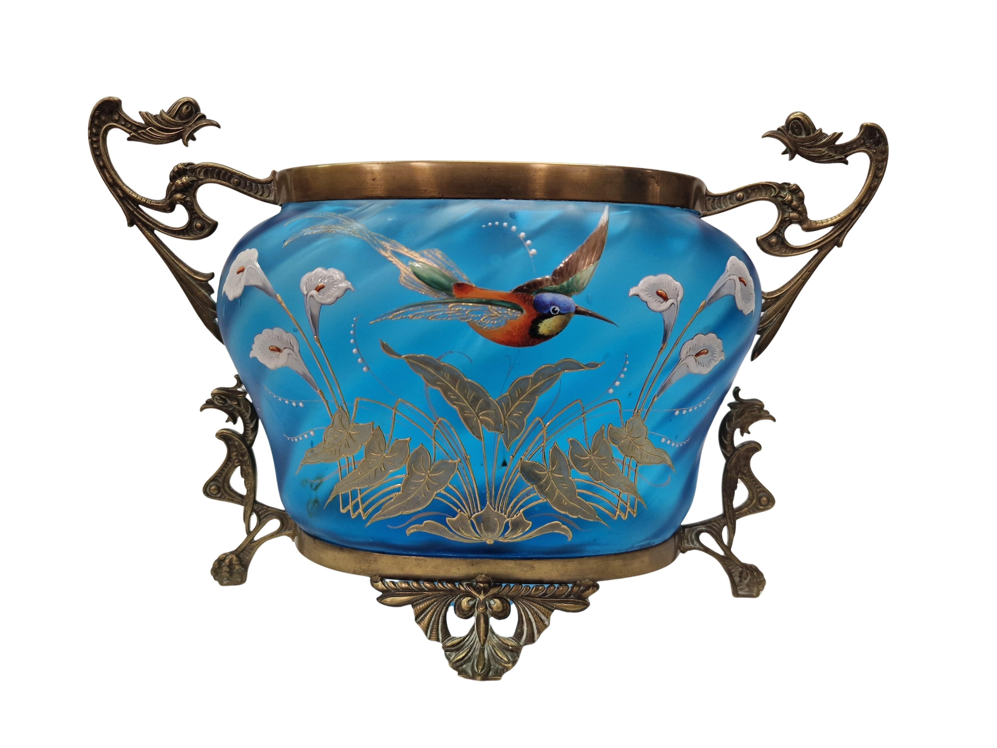 Fin du XIXe siècle Spectaculaire vase à fleurs de jardinière, peinture émaillée en bleu delilicate, 1890 France en vente