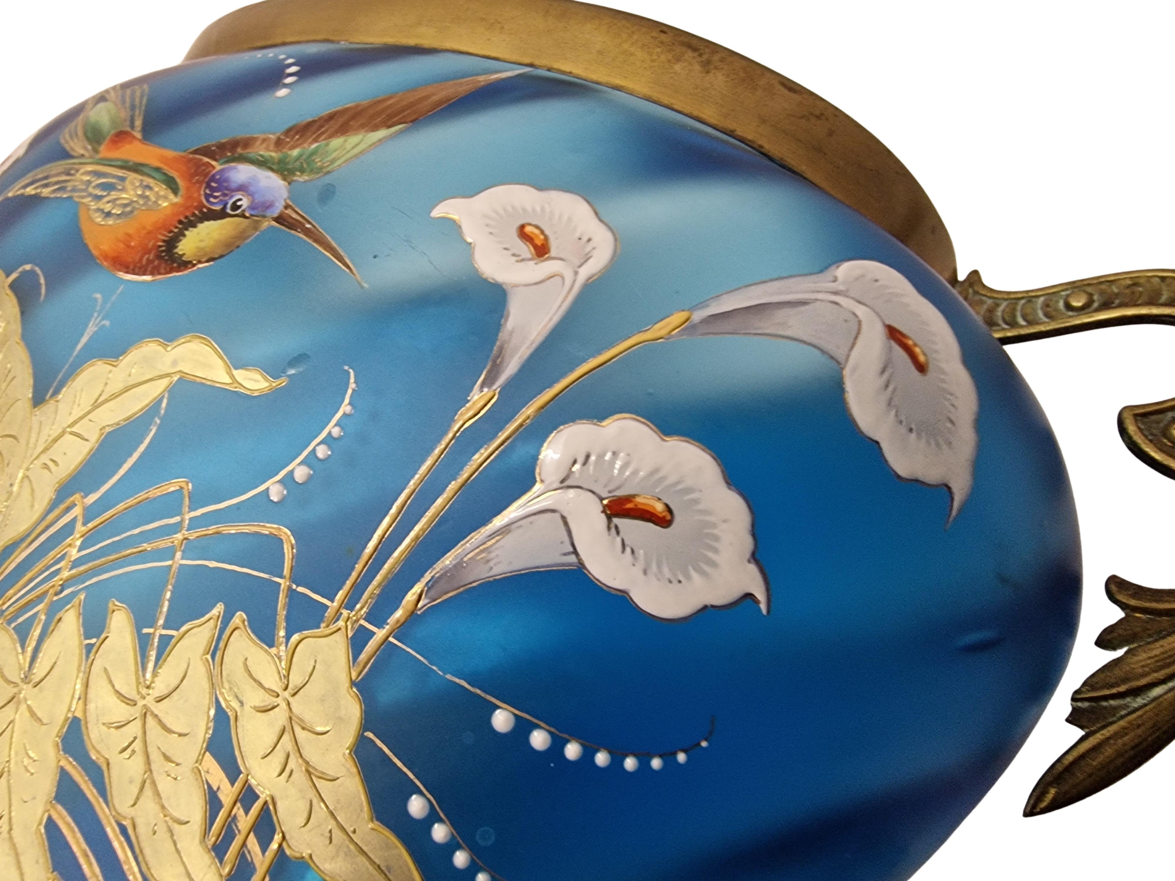 Laiton Spectaculaire vase à fleurs de jardinière, peinture émaillée en bleu delilicate, 1890 France en vente