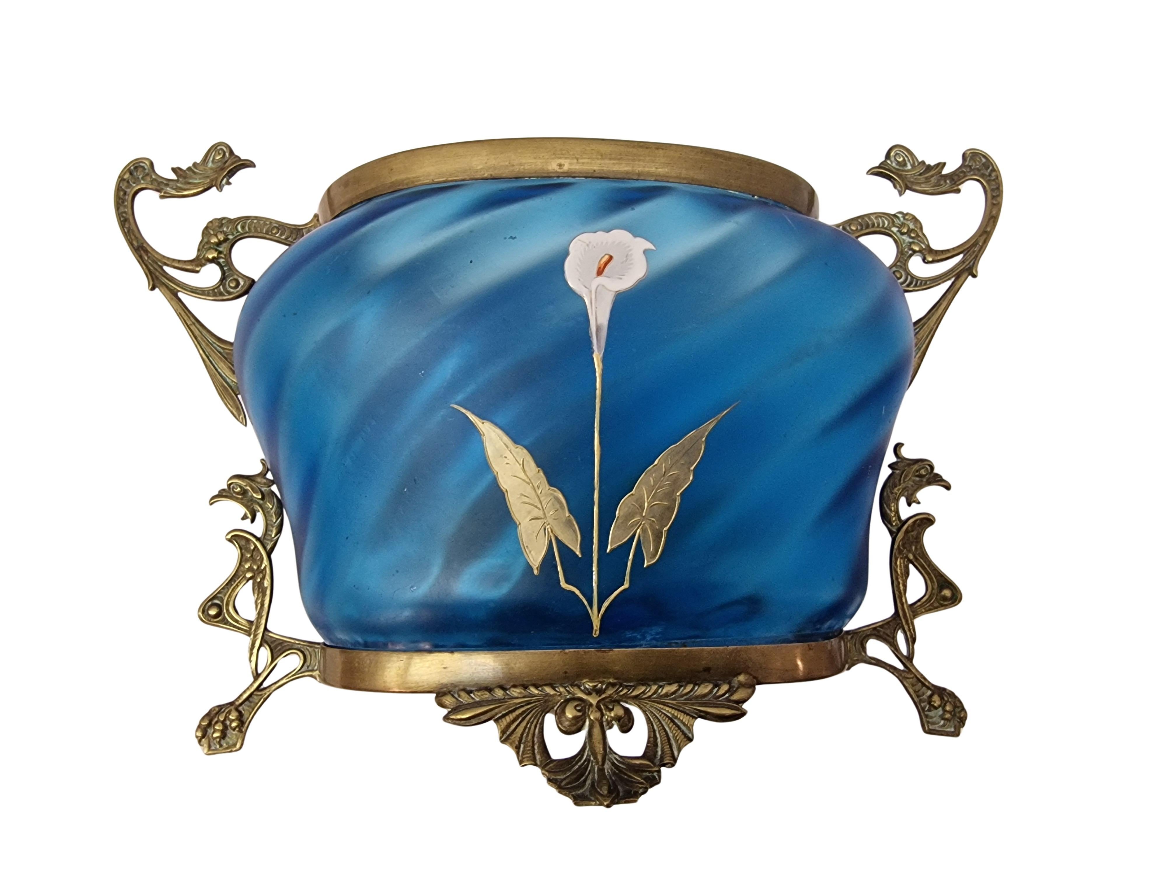 Spectaculaire vase à fleurs de jardinière, peinture émaillée en bleu delilicate, 1890 France en vente 1