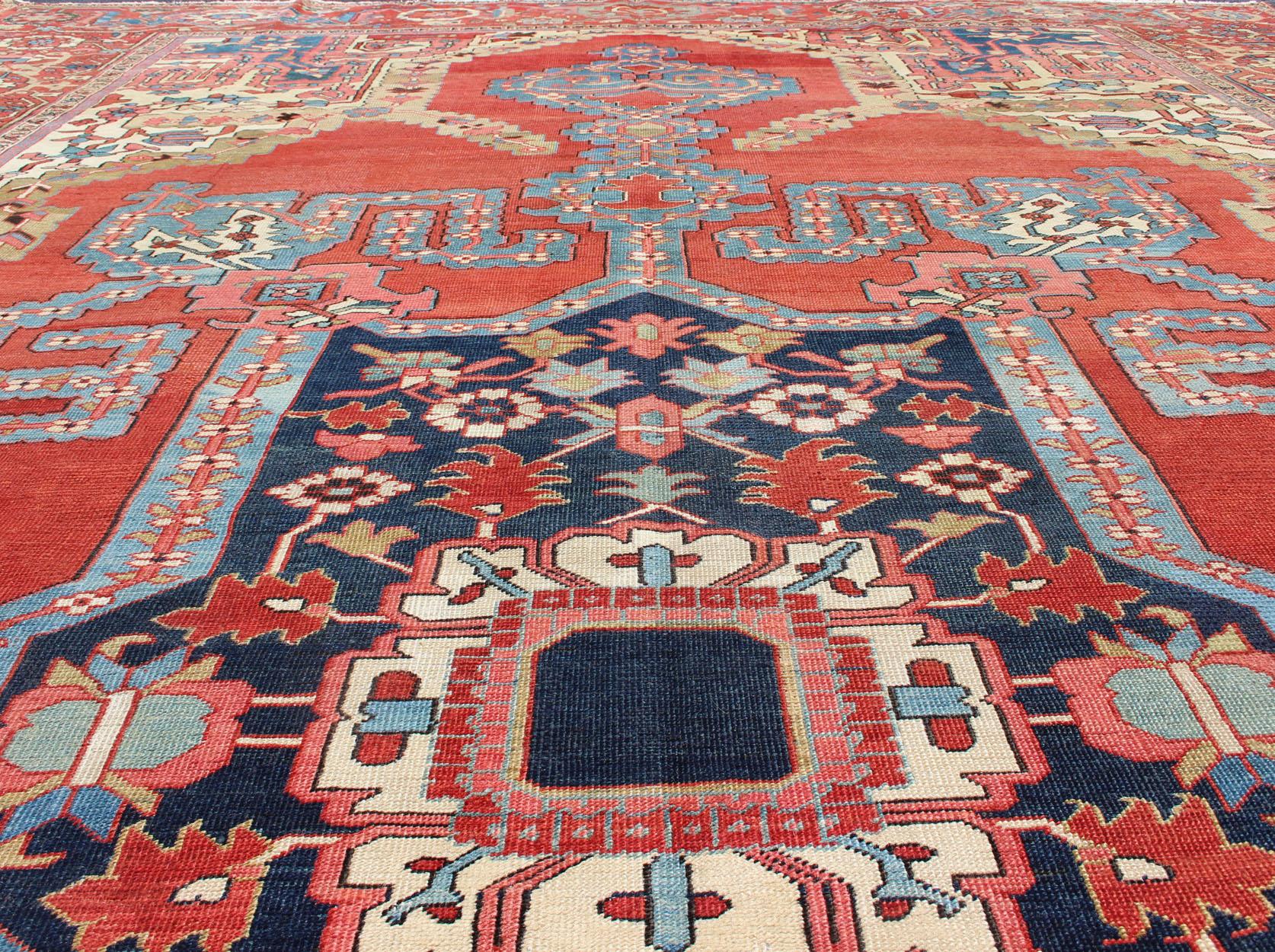 Spectacular Large Antique Persian Bakshaish Serapi Rug with Beautiful Colors  For Sale 4