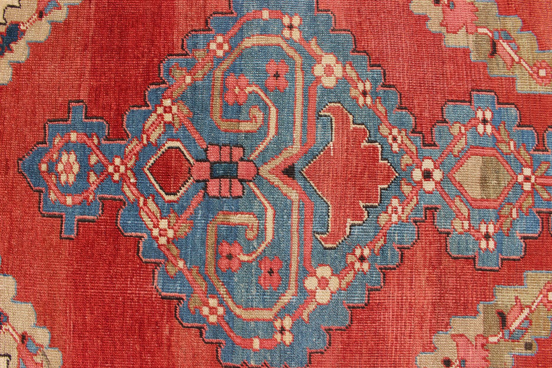 Spectacular Large Antique Persian Bakshaish Serapi Rug with Beautiful Colors  For Sale 9