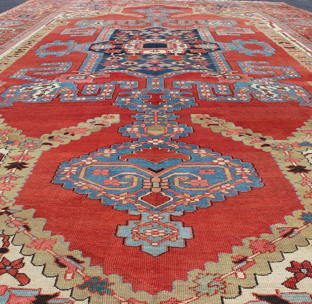 Spectacular Large Antique Persian Bakshaish Serapi Rug with Beautiful Colors  For Sale 3