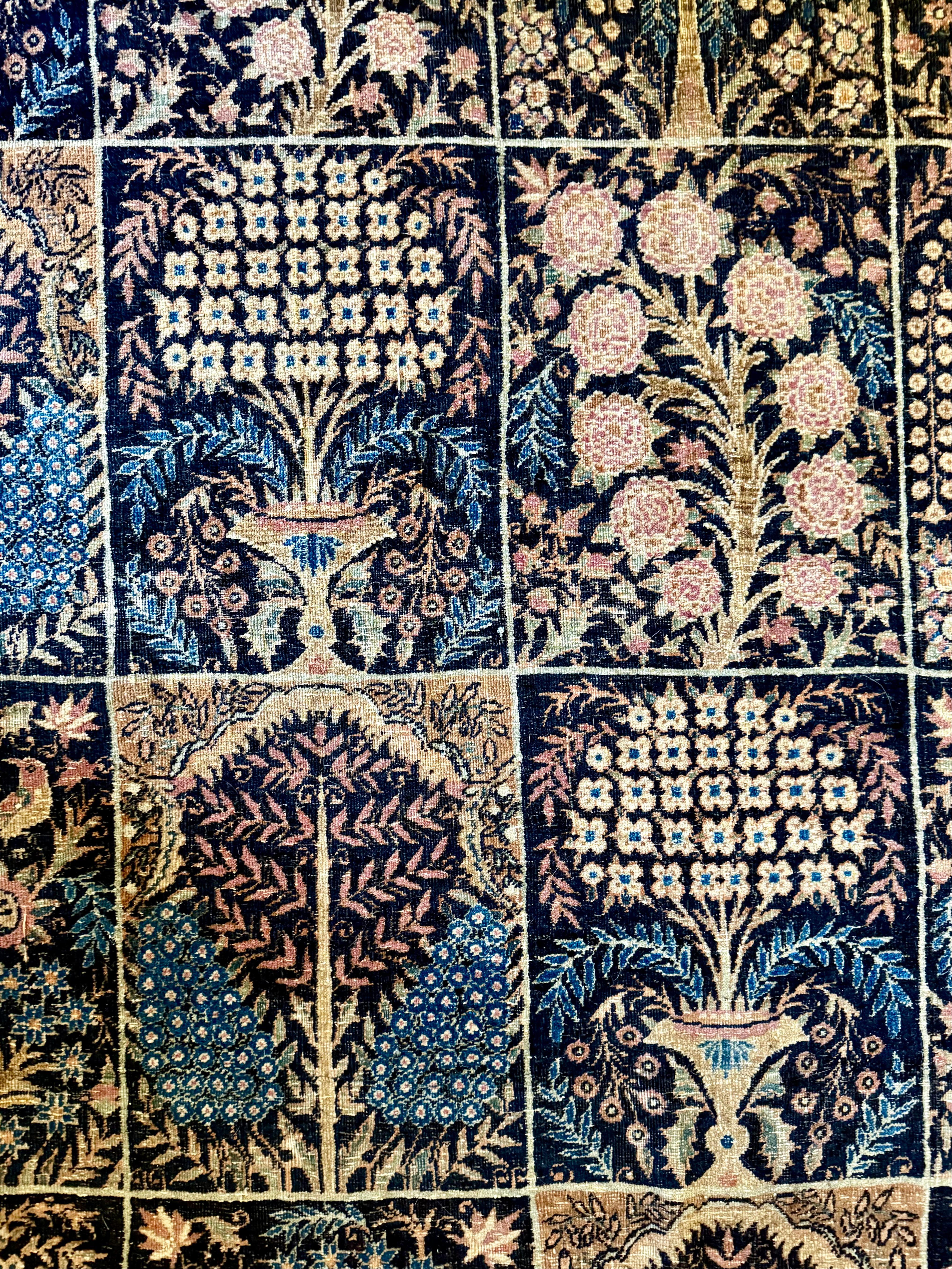 Perse Spectaculaire grand tapis persan ancien de Tabriz à motif de jardin en vente