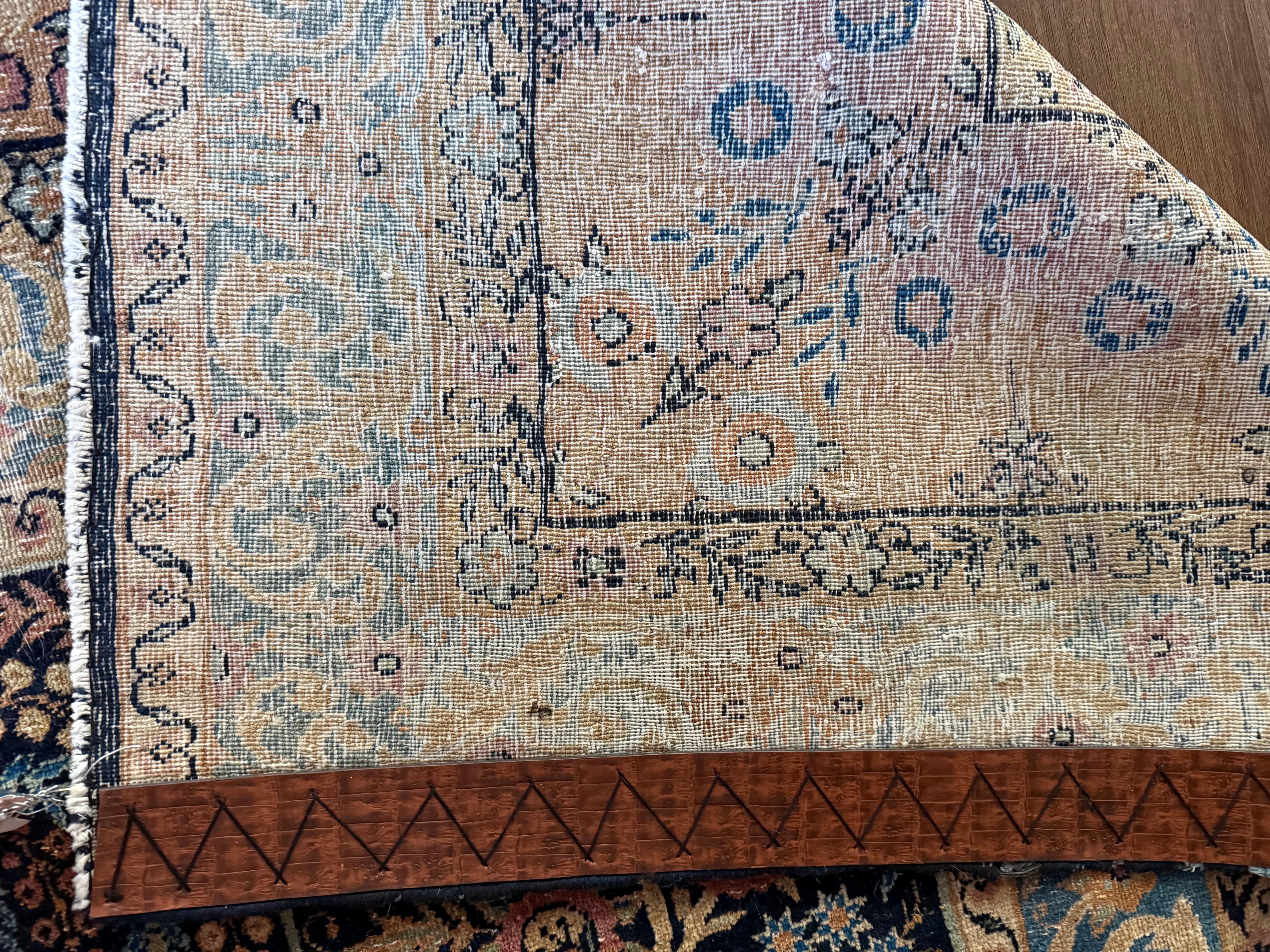Spectaculaire grand tapis persan ancien de Tabriz à motif de jardin en vente 3