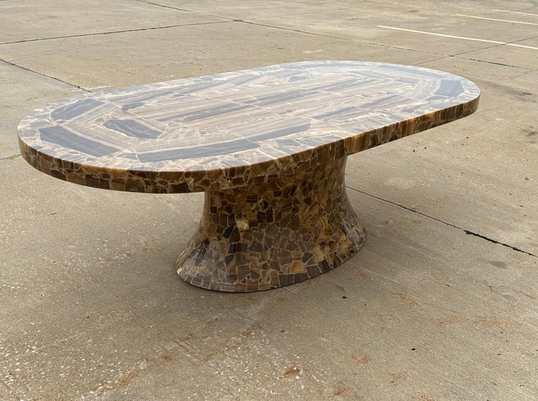 Spectacular Large Brown Onyx Oval Pedestal Dining Table by Muller's of Mexico In Good Condition For Sale In St. Louis, MO