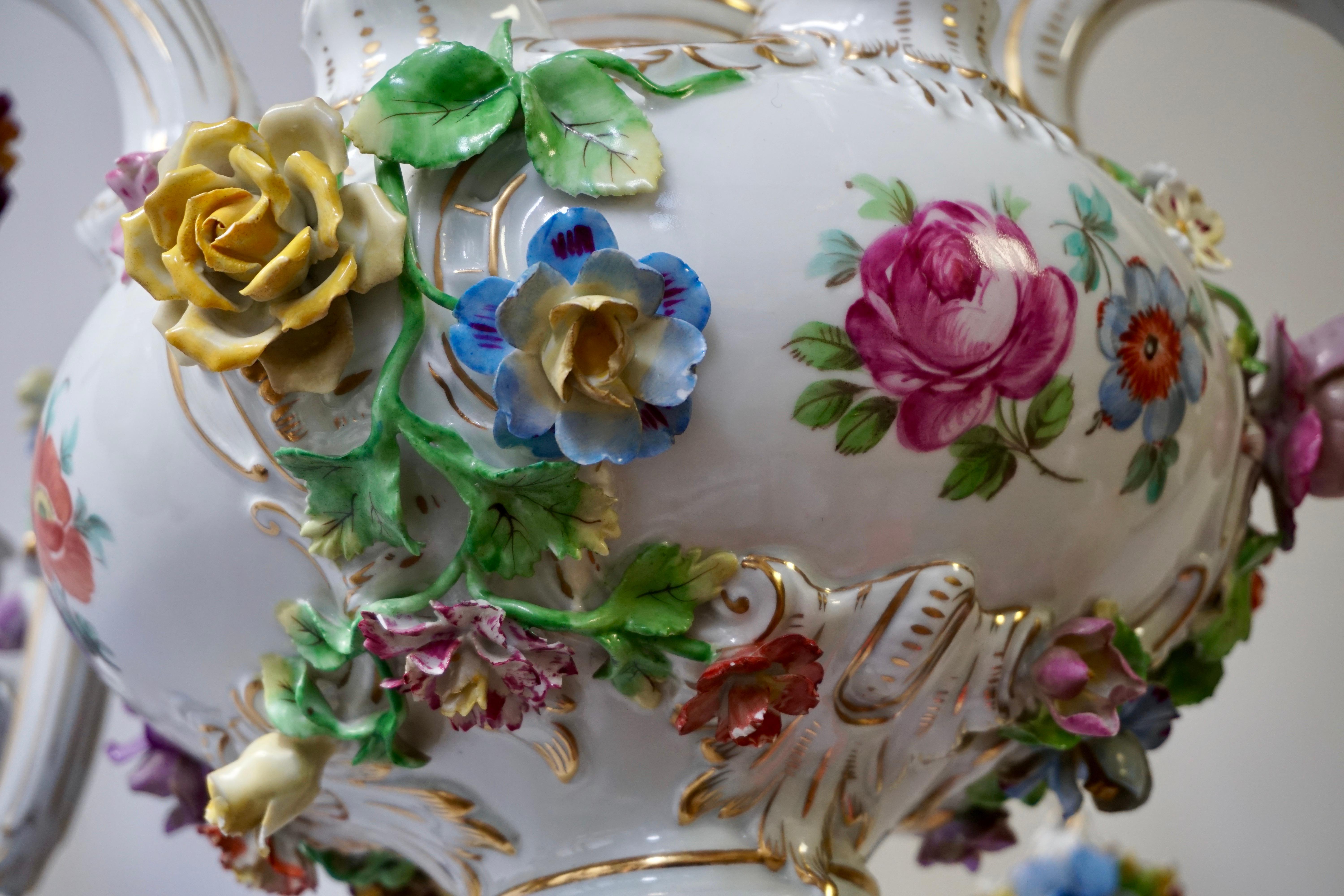 Spektakulärer großer italienischer Porzellan-Blumenkronleuchter im Rokoko-Stil im Angebot 10