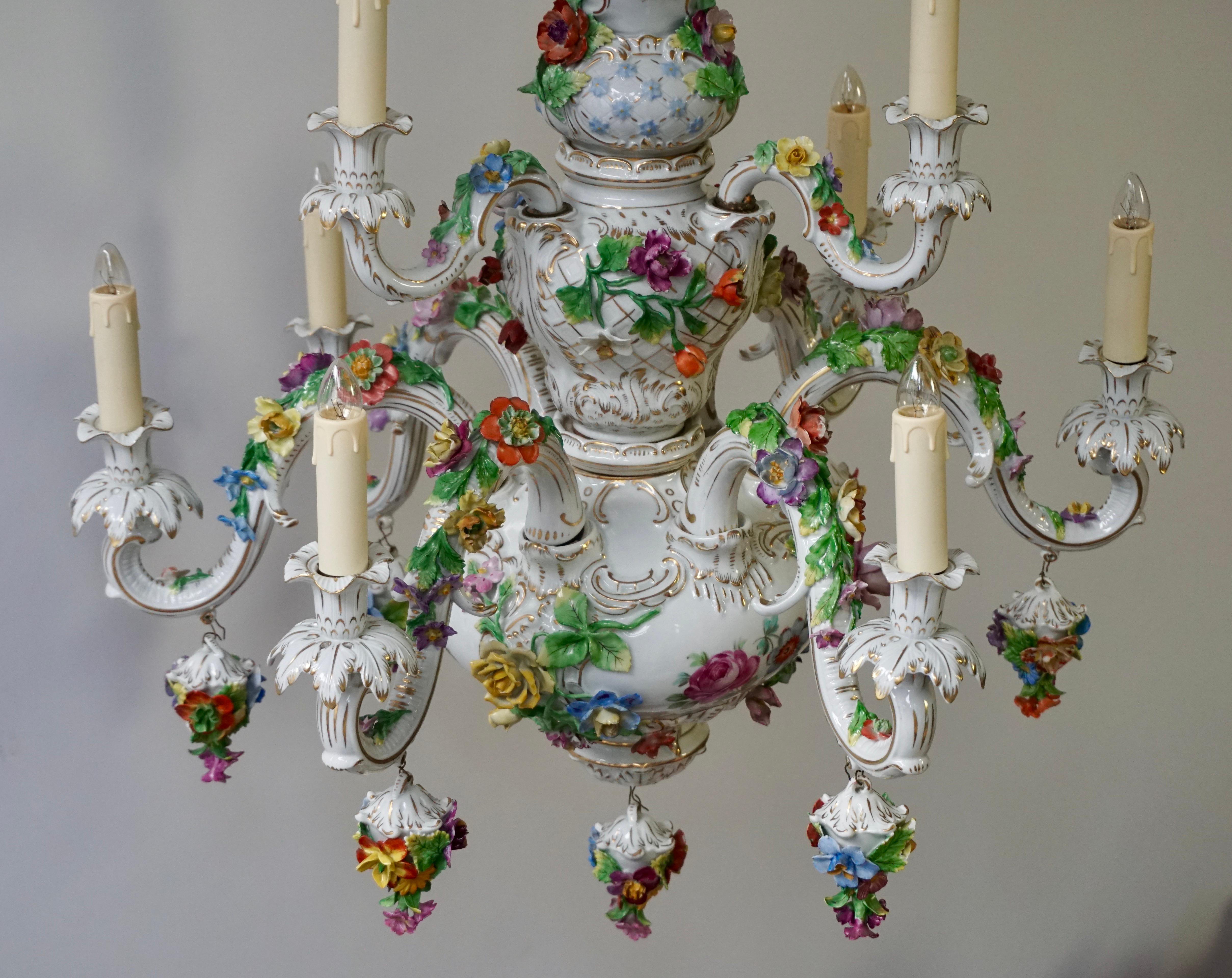 Spectacular Large Italian Rococo Style Porcelain Floral Chandelier In Good Condition For Sale In Antwerp, BE