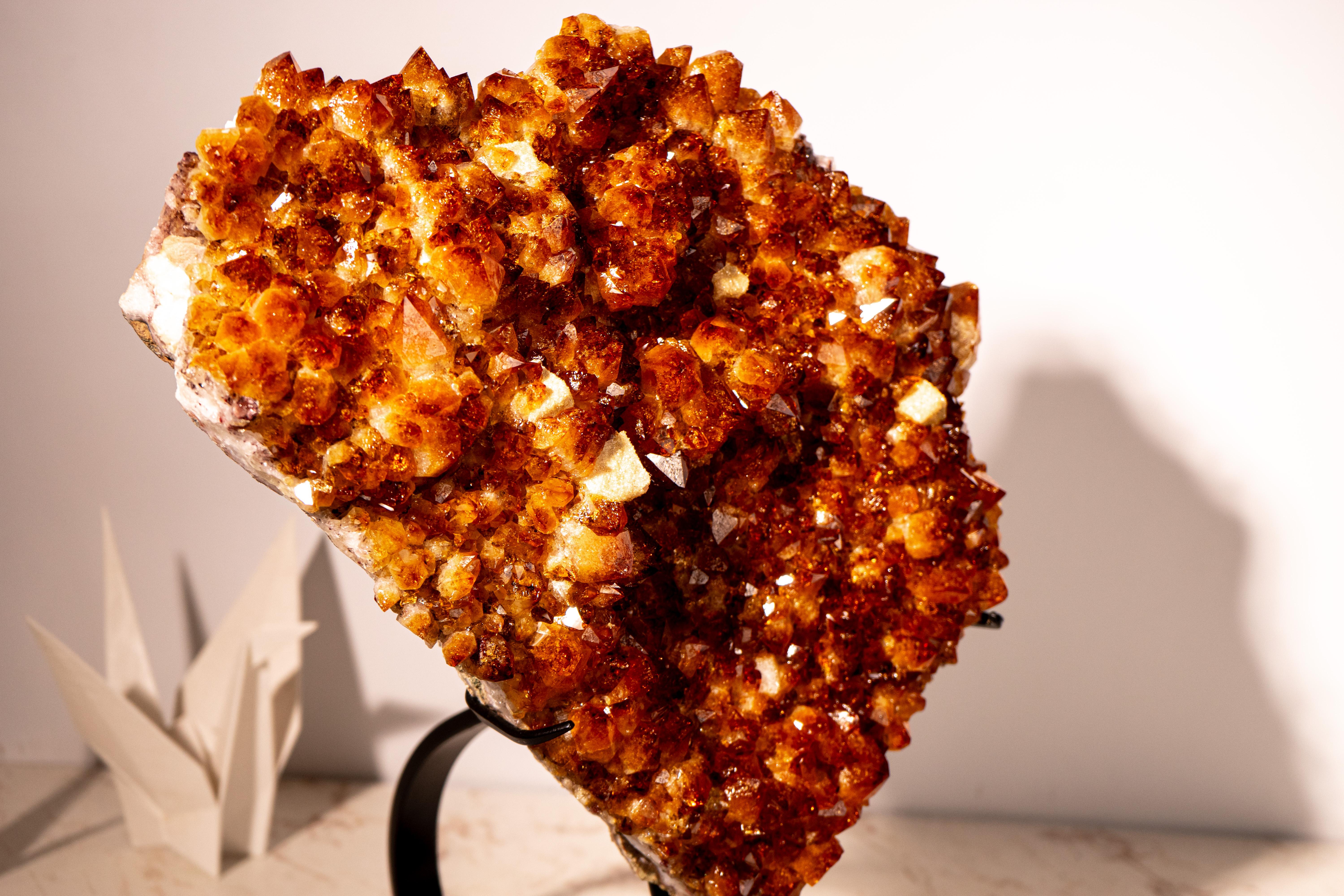 Natürliche skulpturale Orange Madeira Citrin Cluster auf benutzerdefinierten Stand im Angebot 4
