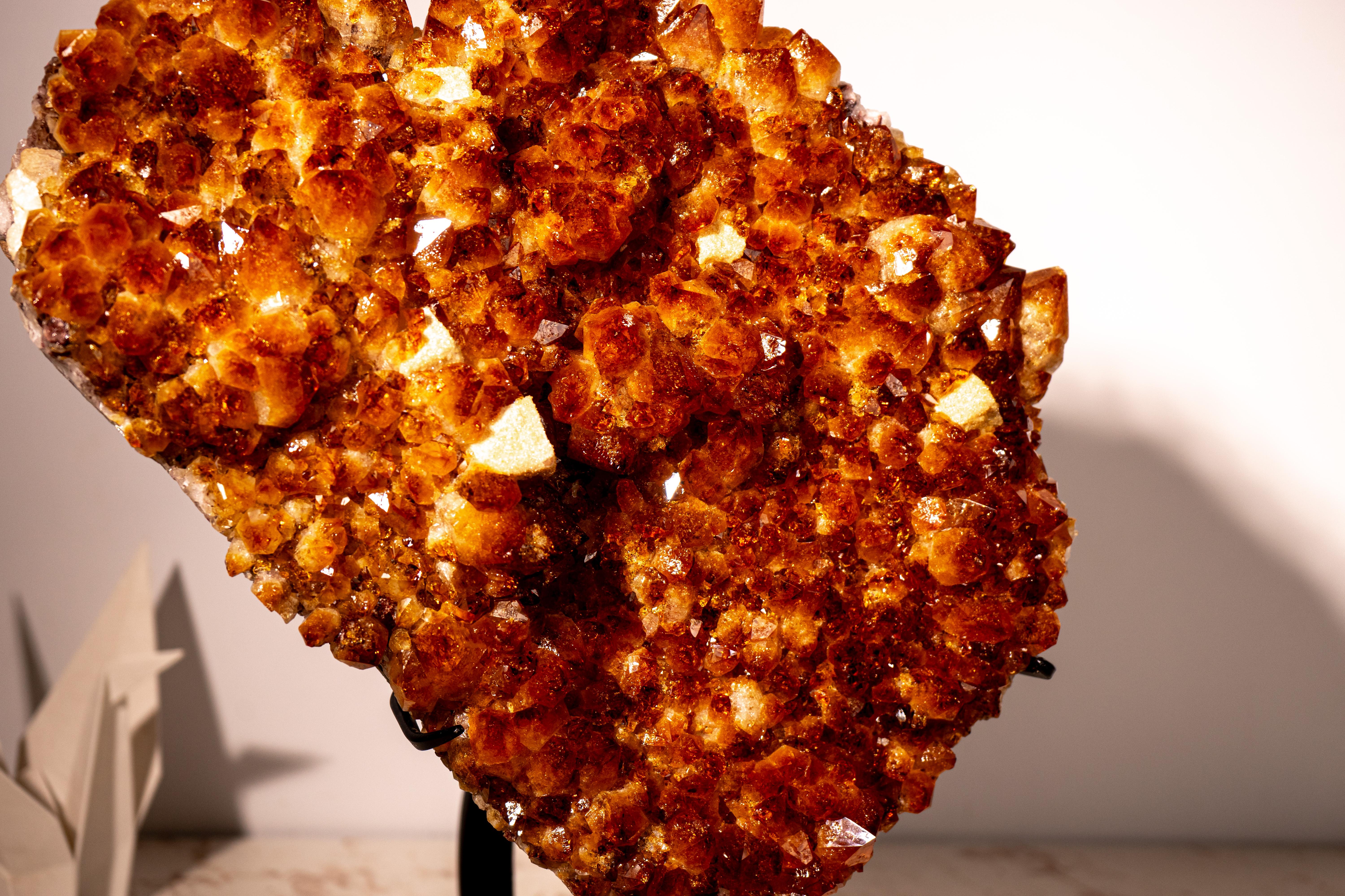 Natürliche skulpturale Orange Madeira Citrin Cluster auf benutzerdefinierten Stand im Angebot 2