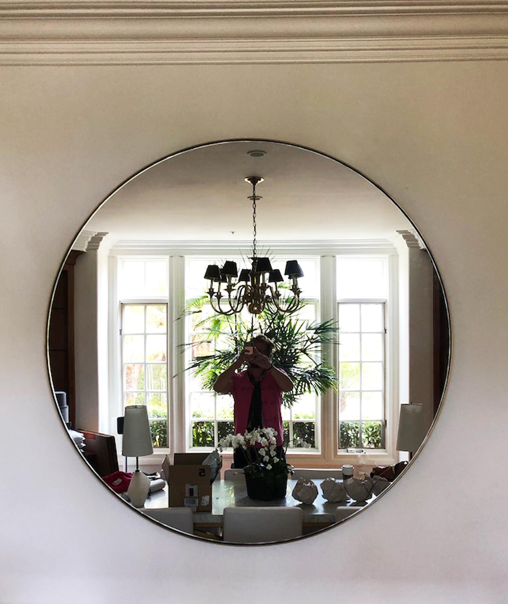 Spectacular large scale mirror
Minimal Beautiful in perfect condition
It will embellish any room what ever the era and stock era and style.
