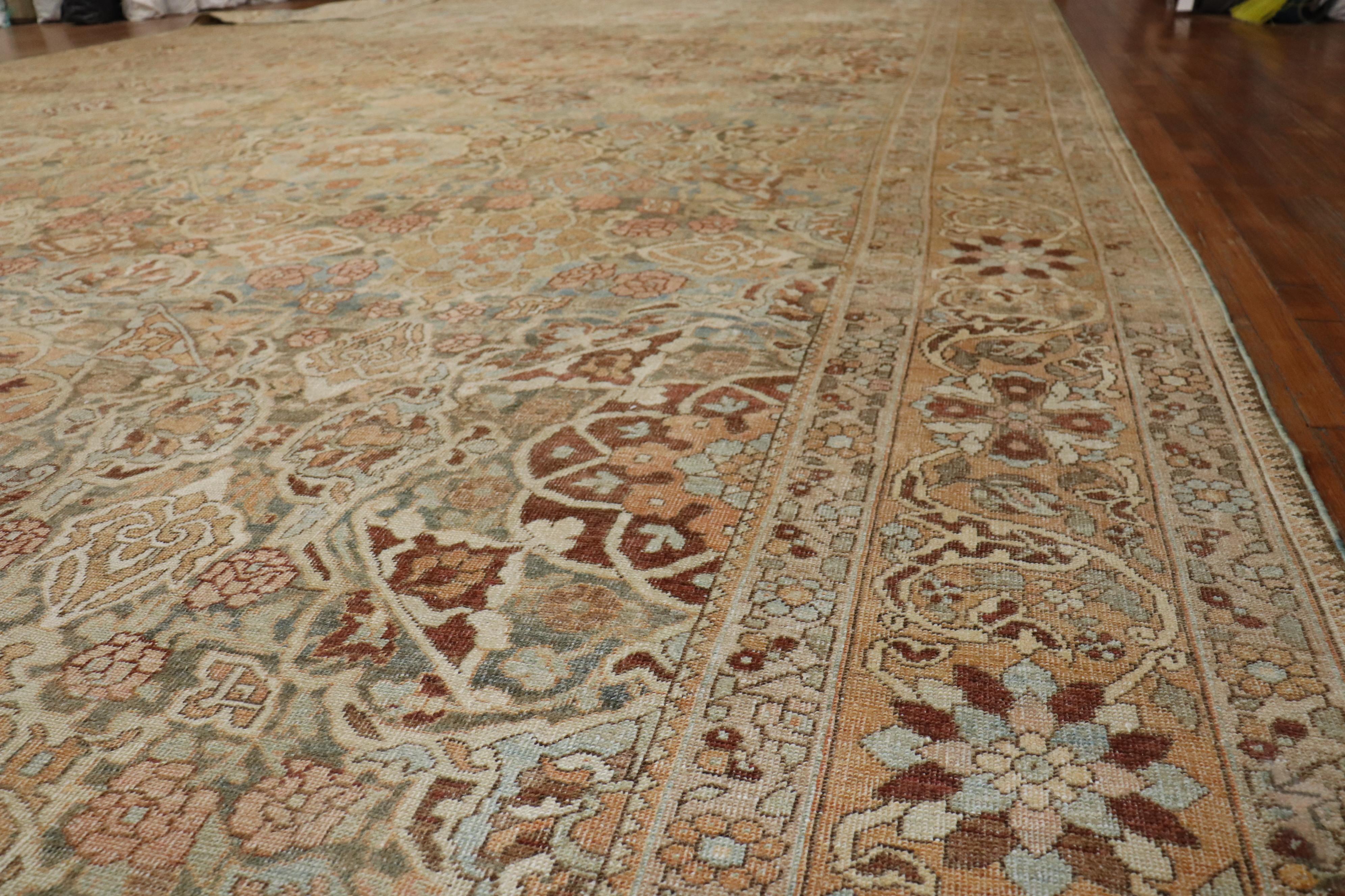 Spectacular Large Scale Neutral Persian Oversize Bakhtiari Rug In Good Condition For Sale In New York, NY