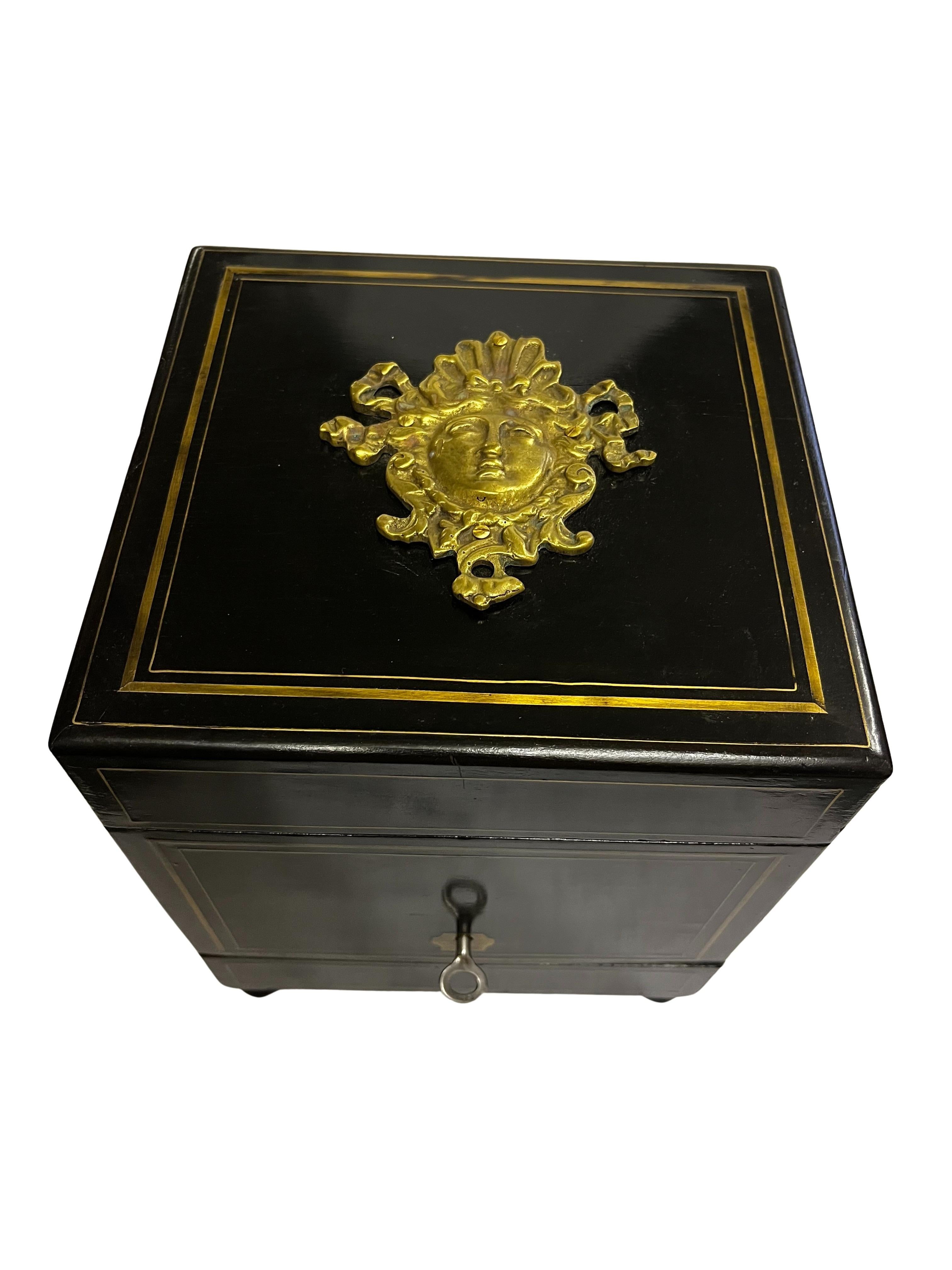 Spectacular liquor chest box casket, tantalus, Napoleon III, bar, 1880, France In Good Condition In Wien, AT