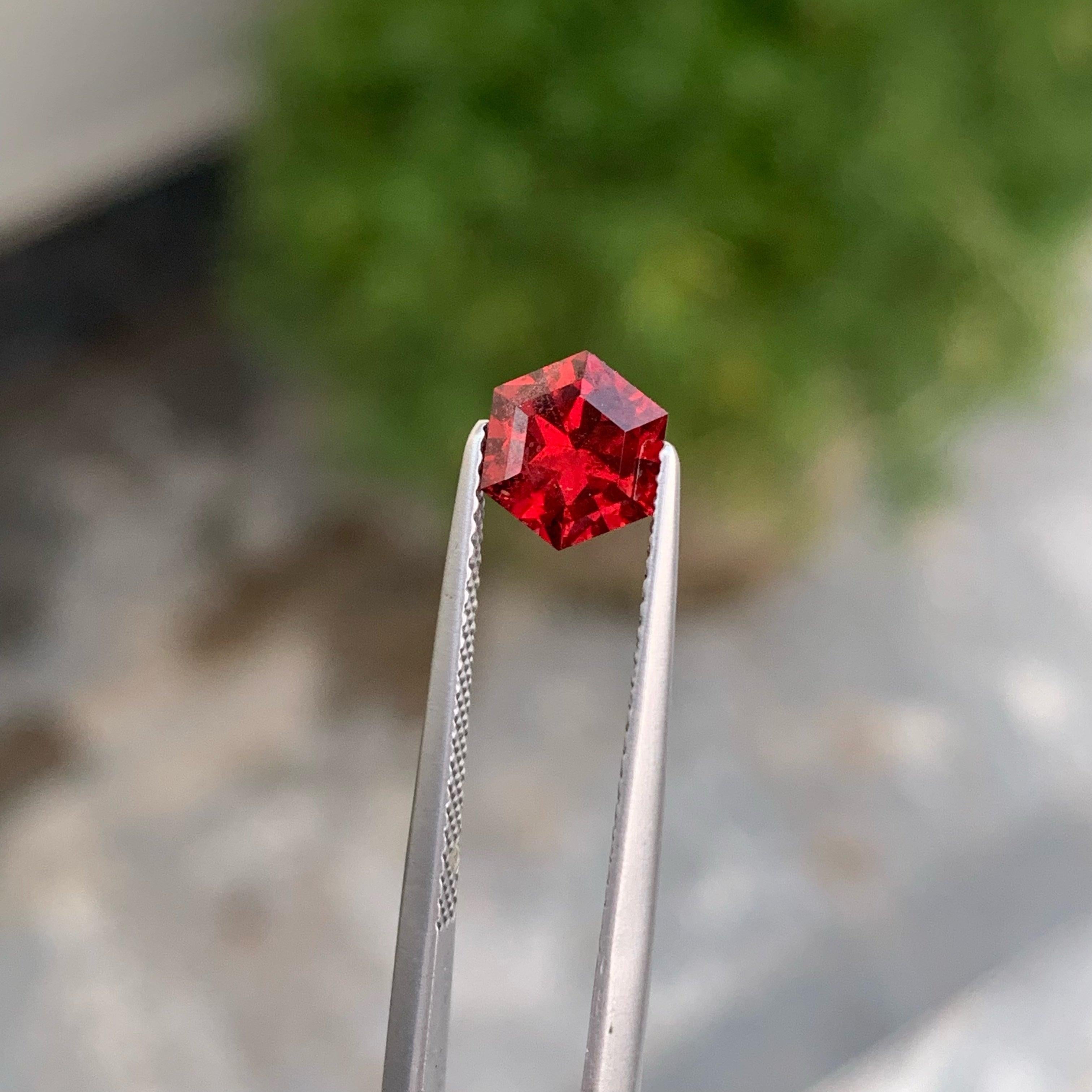 Espectacular Granate de Malawi Piedra Suelta 1,65 Quilates Joyería de Granate Anillo de Granate Corte hexagonal en venta
