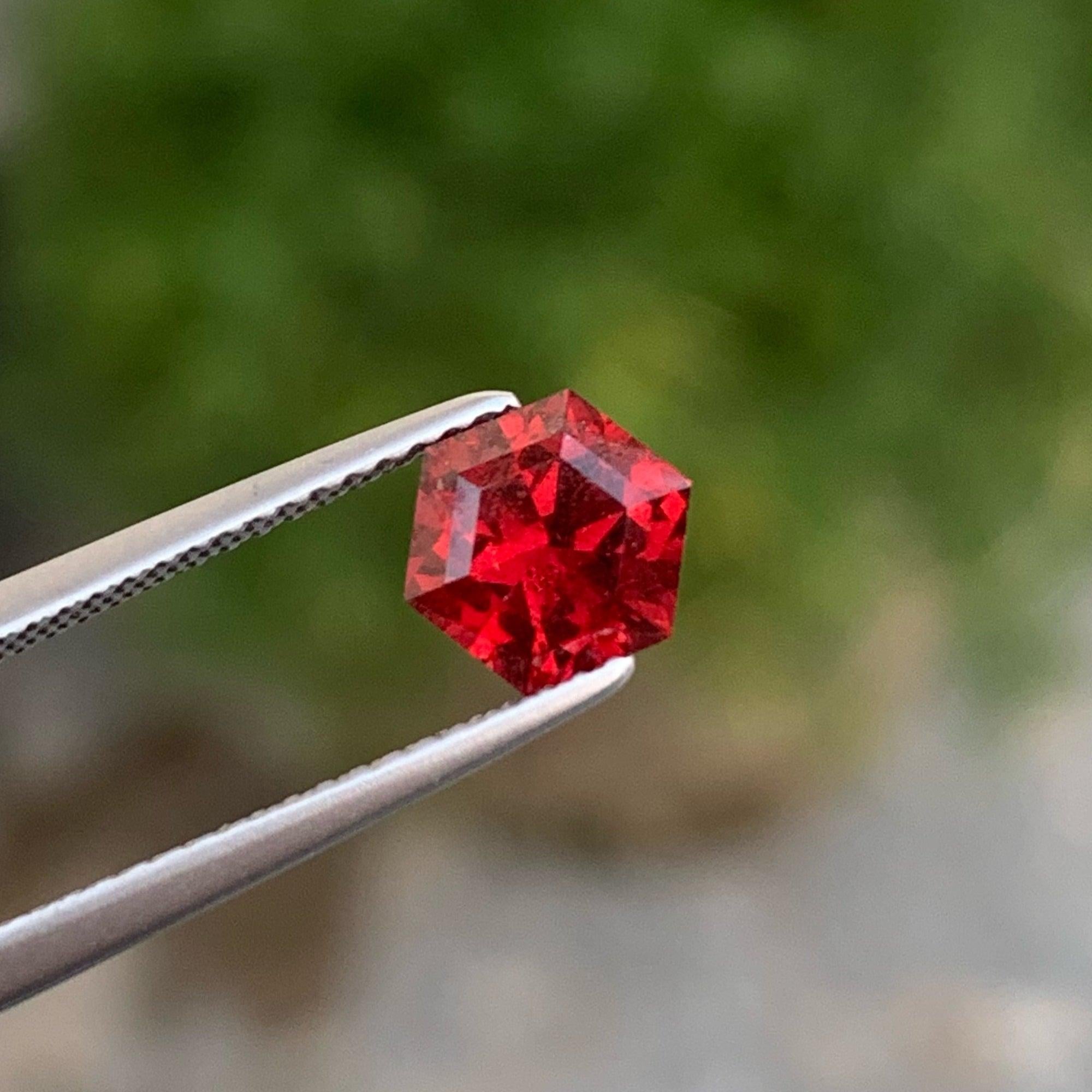 Femenino o masculino Espectacular Granate de Malawi Piedra Suelta 1,65 Quilates Joyería de Granate Anillo de Granate en venta