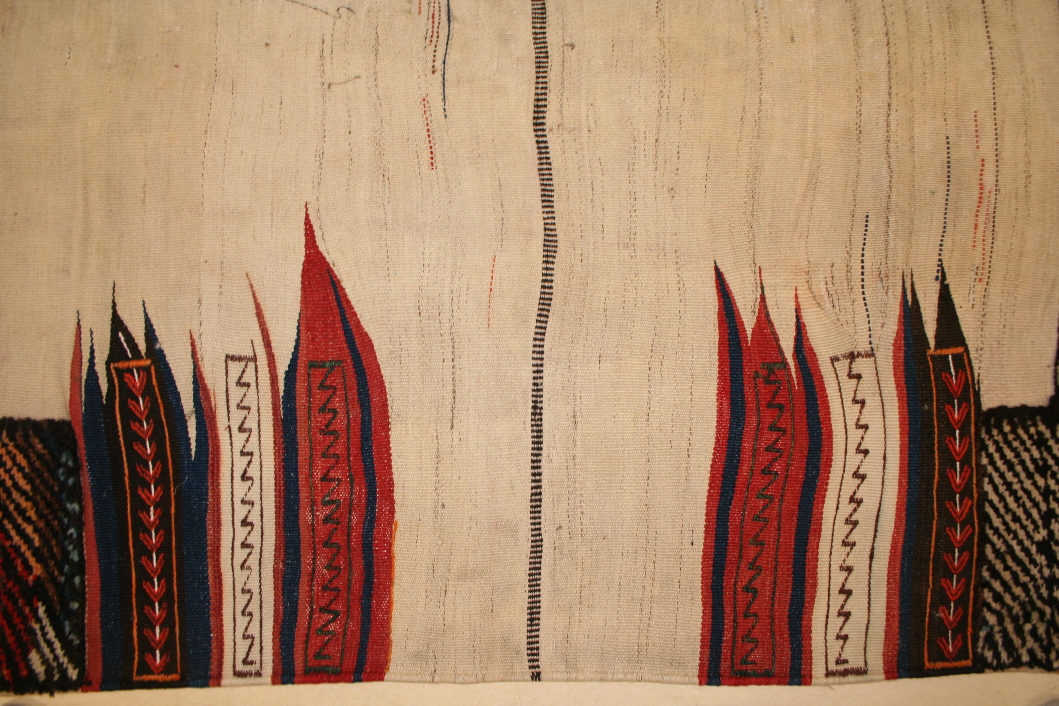 Spektakulärer antiker Manhattan Skyline Stammes-Tacheh-Teppich oder Hängeteppich, spektakulär  (Handgeknüpft) im Angebot