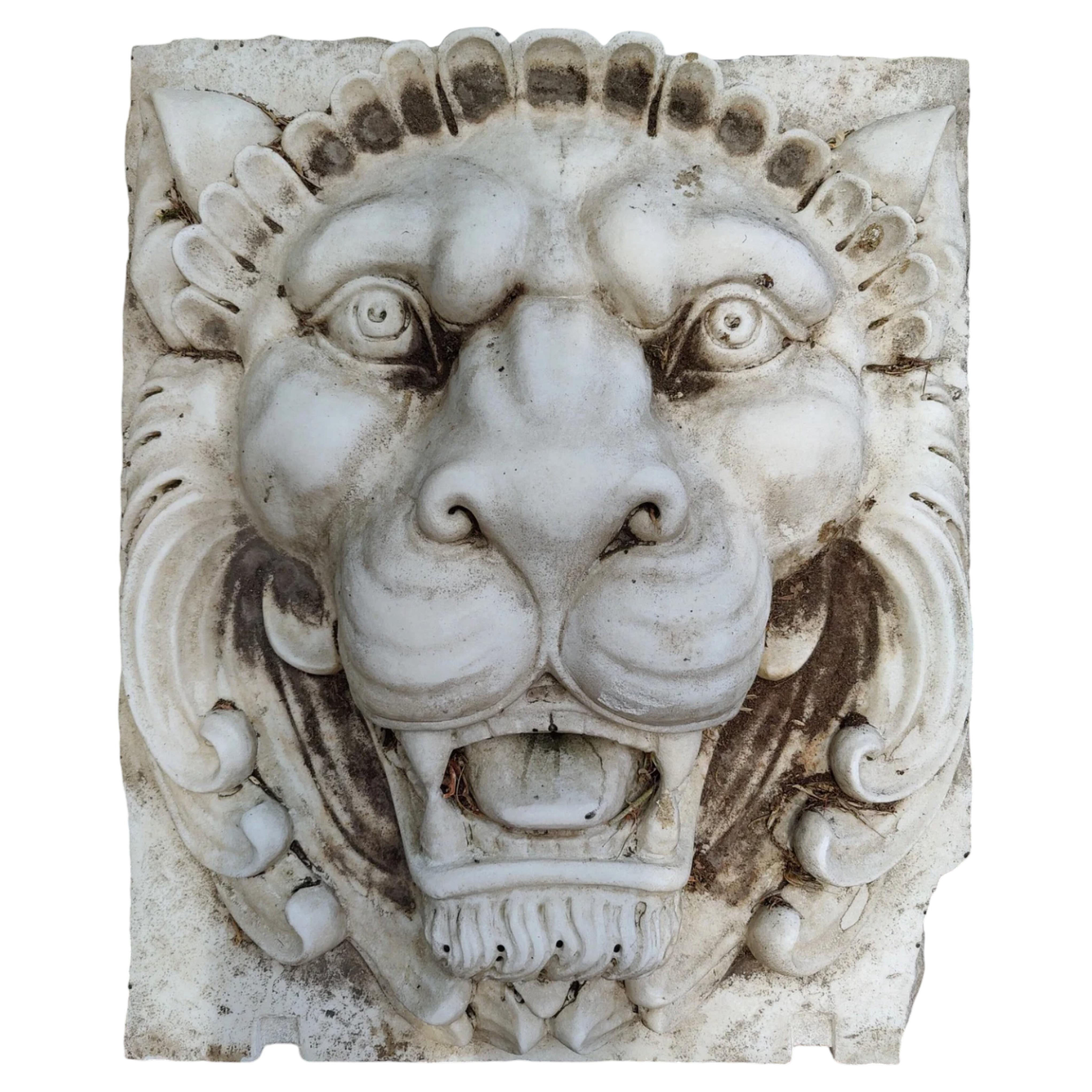 Spectacular marble mask depicting the face of a lion Venice 19th Century