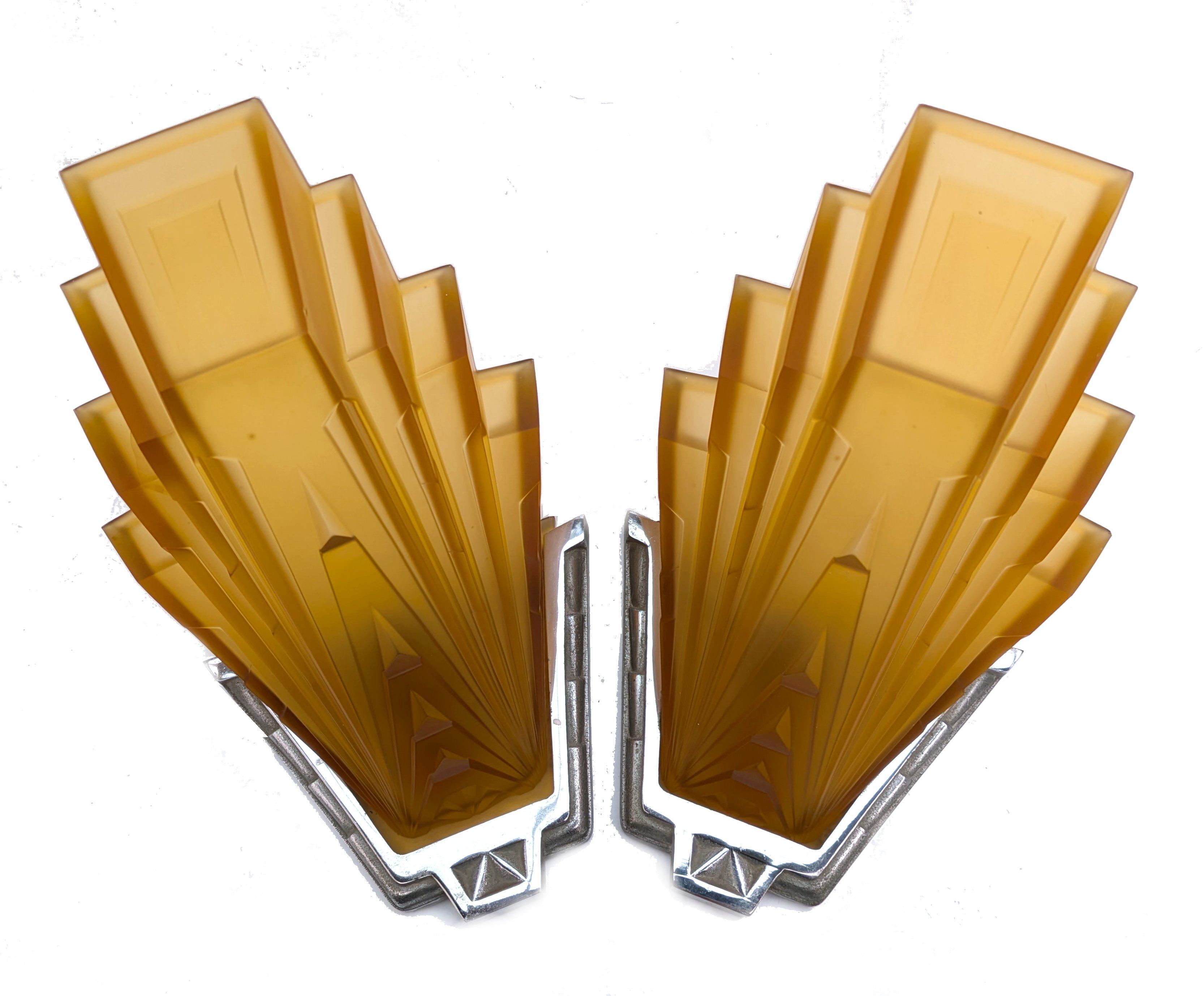 Wenn Sie auf der Suche nach Art Deco-Wandleuchten sind, die Art Deco schreien und nicht mit einer anderen Epoche verwechselt werden können, dann suchen Sie nicht weiter. Wir freuen uns, dass wir Ihnen die Möglichkeit bieten können, diese fabelhaften