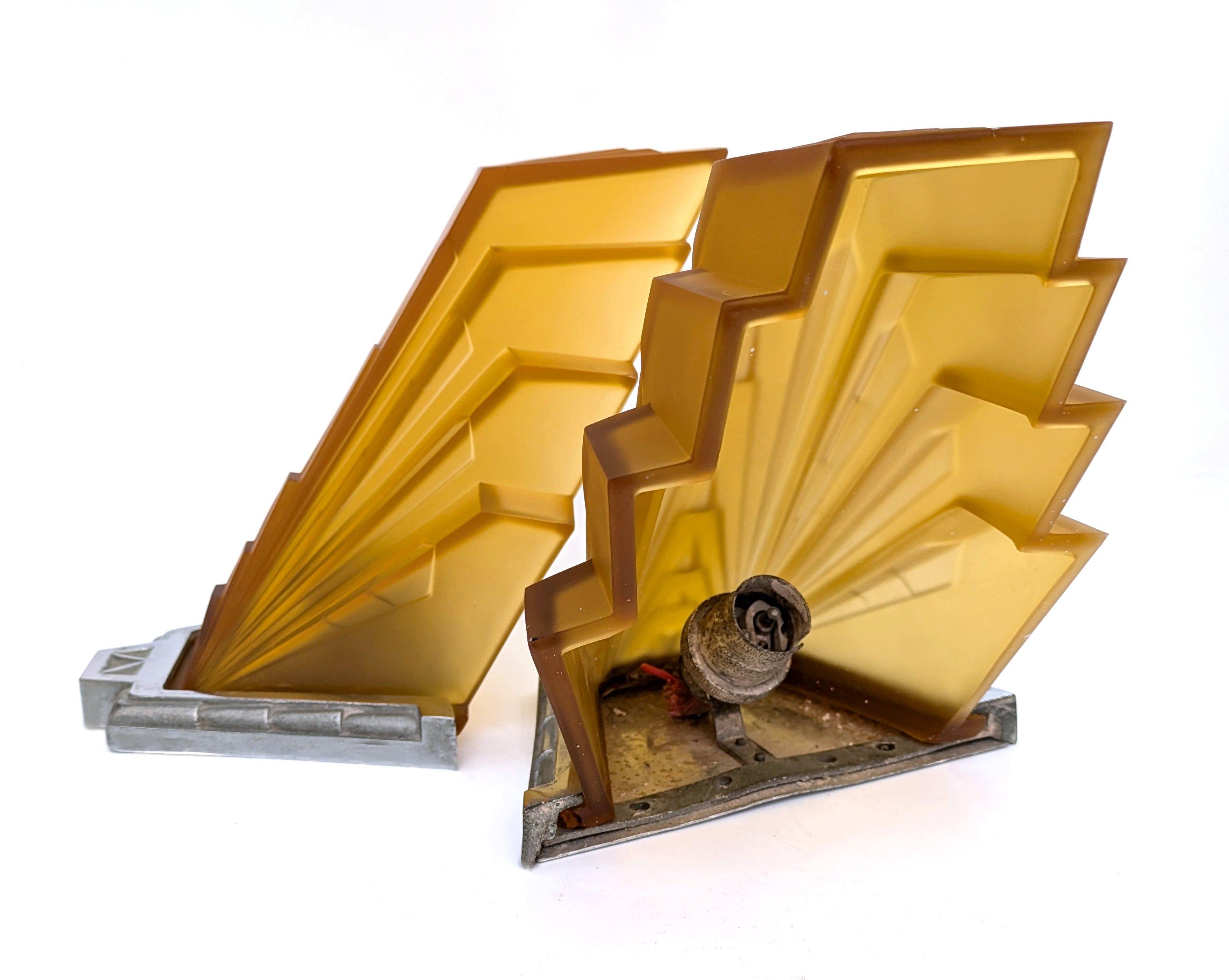 Spektakuläres Paar von Art Deco Wandleuchten Sconces, c1930 (Glas) im Angebot