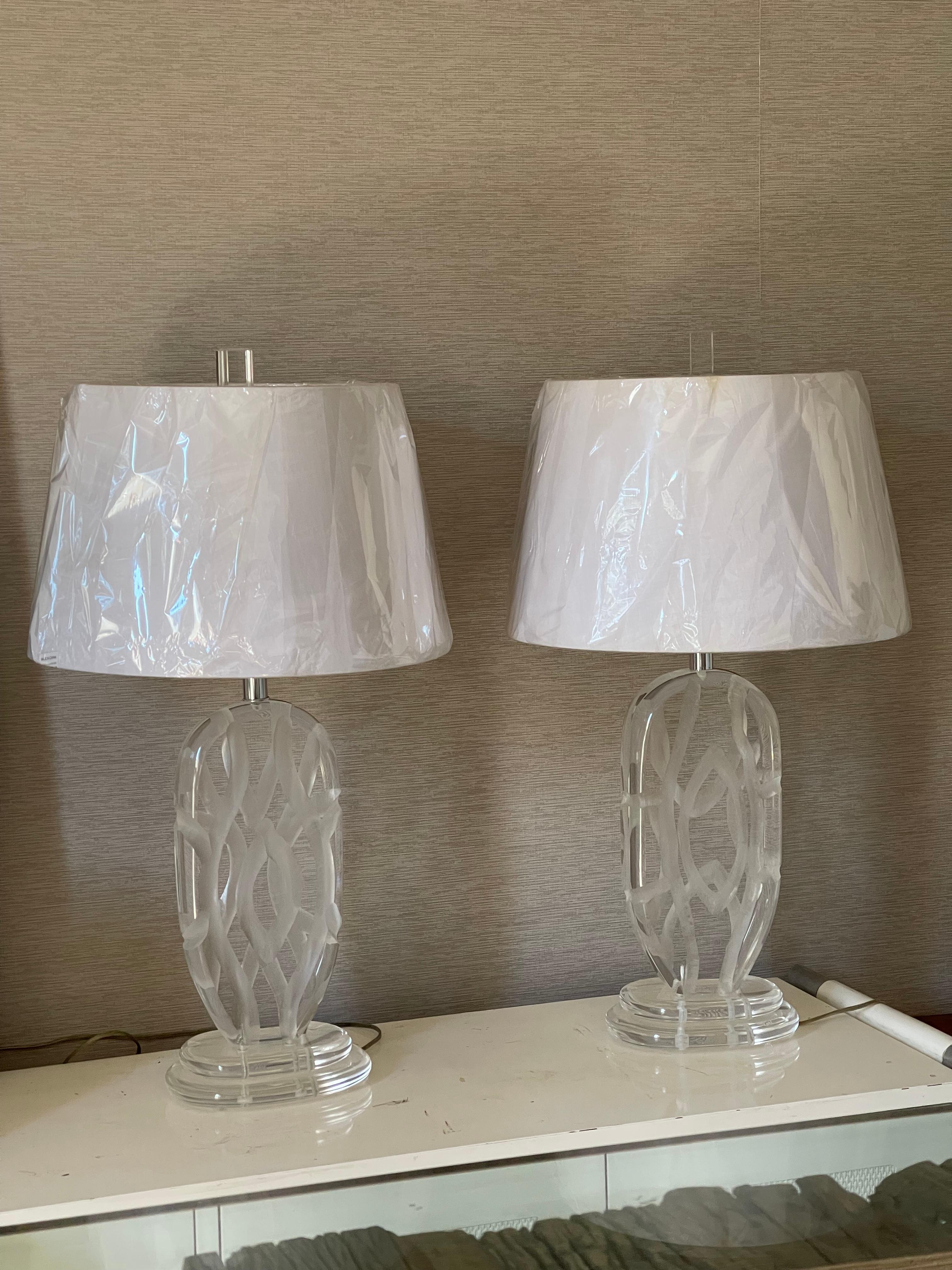 Spectaculaire paire de lampes en lucite MCM signée Van Teal en vente 1