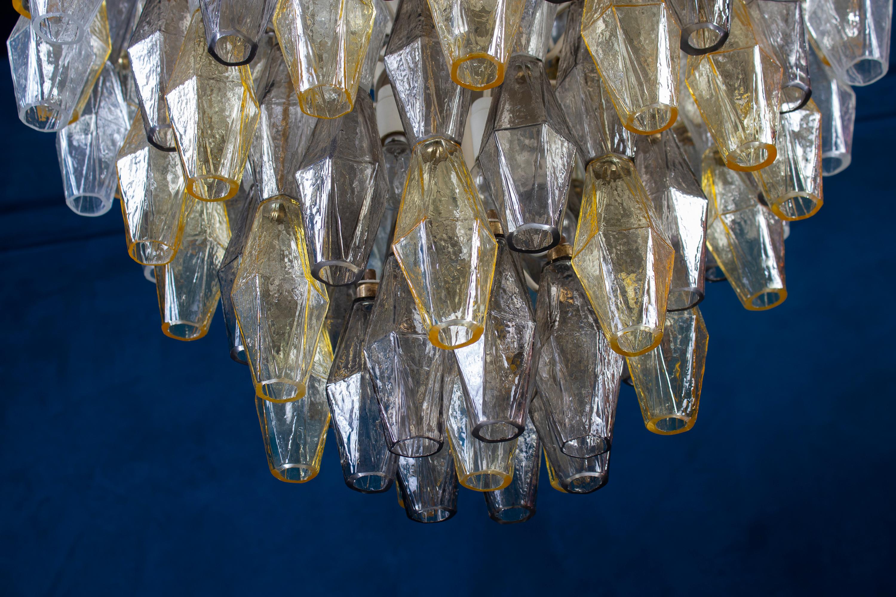   Spectacular Mid-Century Grey and Amber Poliedri Chandelier, 1960 For Sale 2