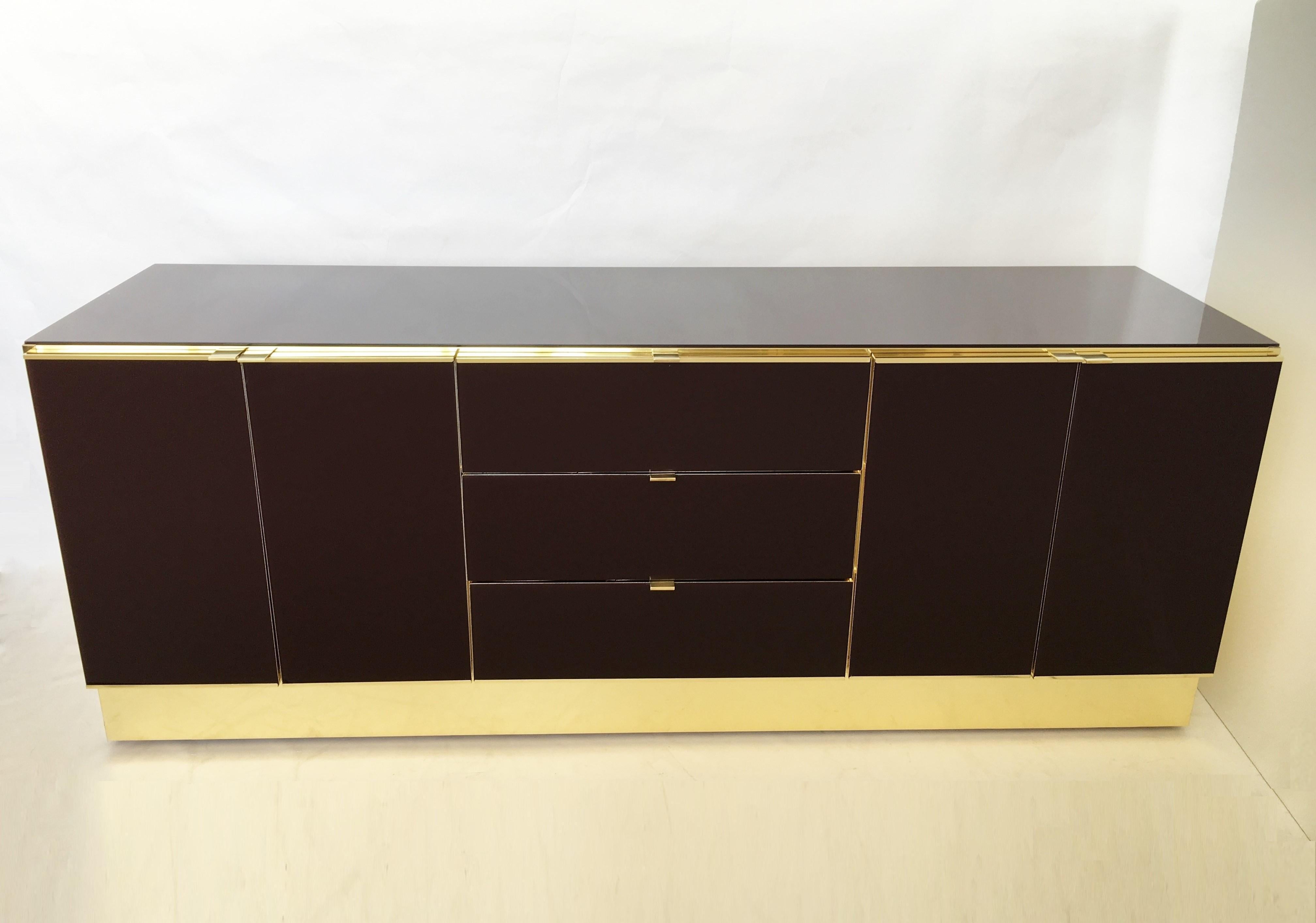 Spectacular Mirrored and Brass Dresser/Credenza by Ello Furniture In Good Condition In Dallas, TX