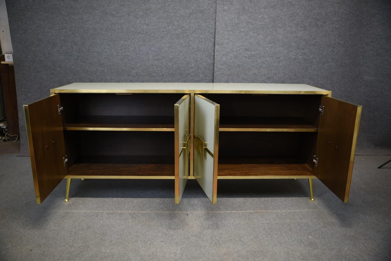 Spectacular Modern Sideboard with White Murano Glass Grissinato Italian Artistry For Sale 6