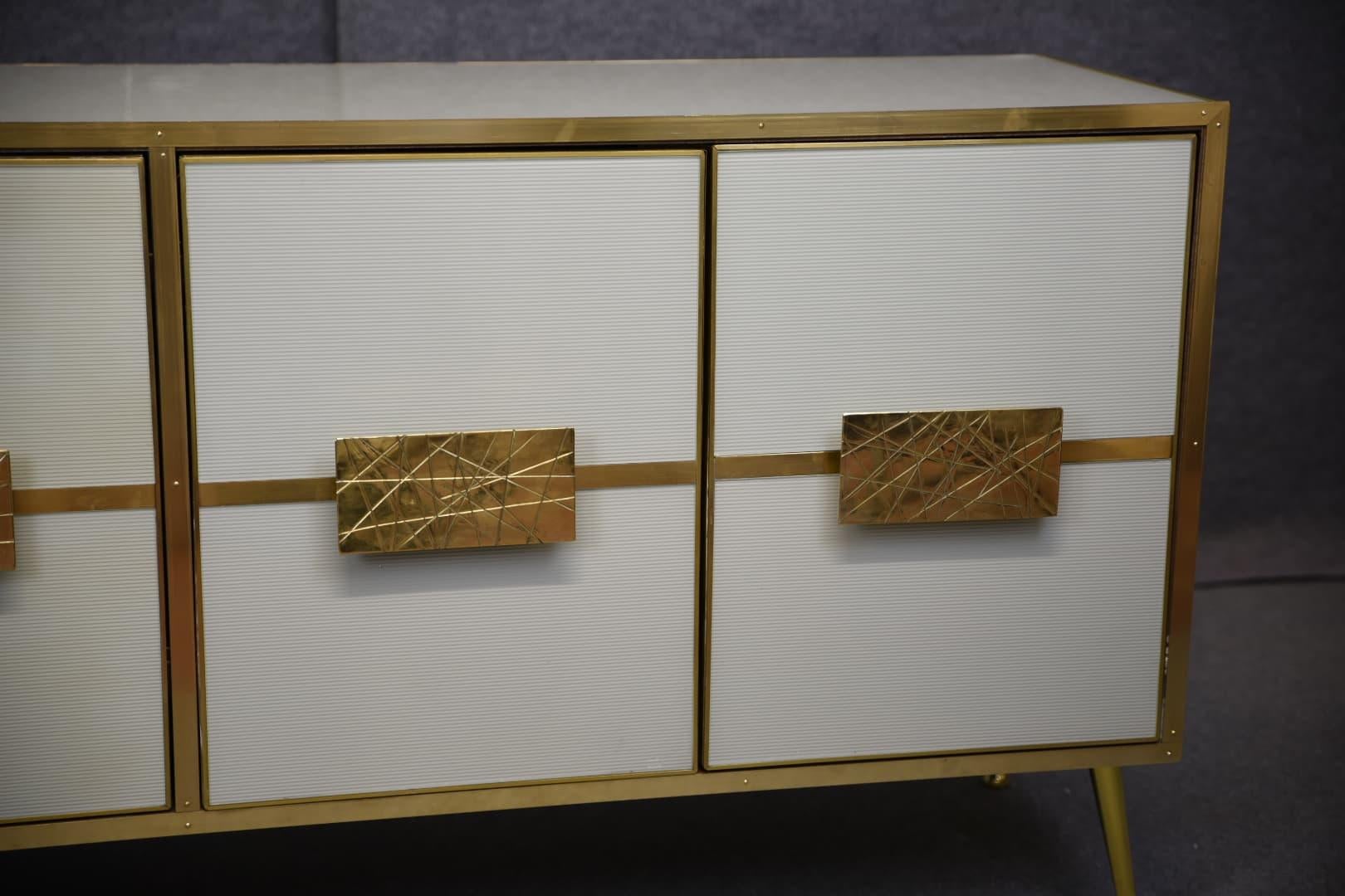 Brass Spectacular Modern Sideboard with White Murano Glass Grissinato Italian Artistry For Sale