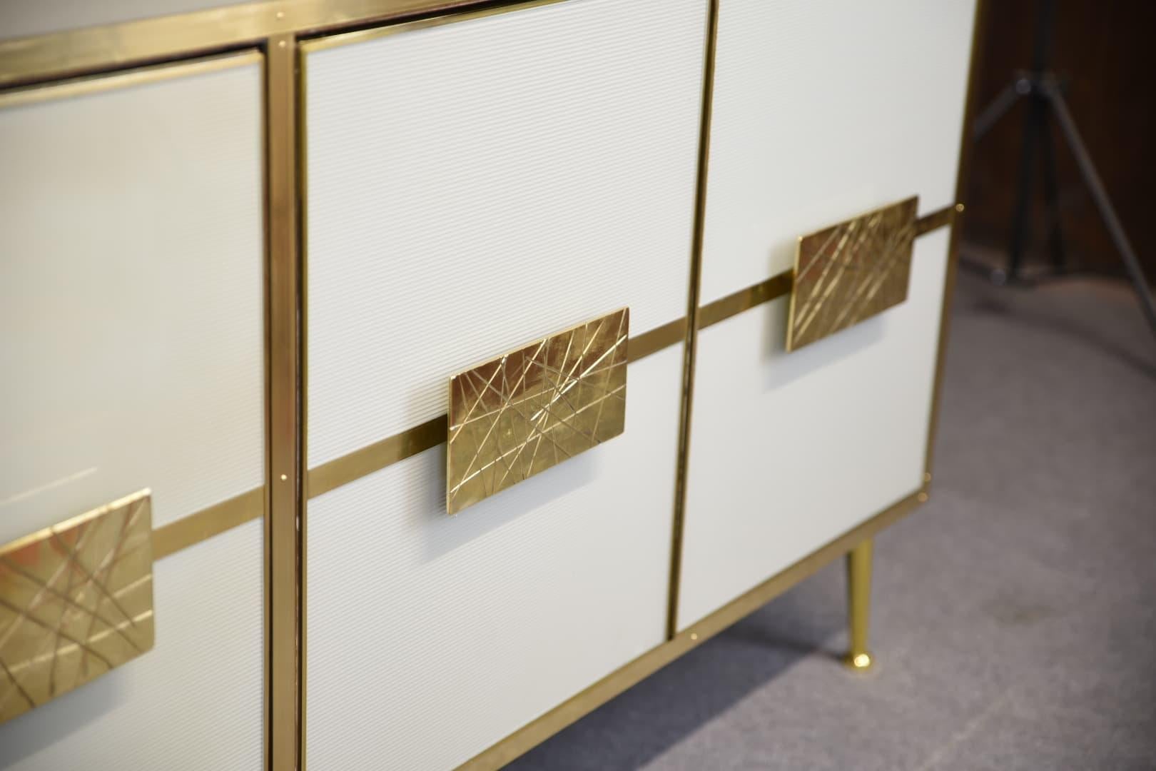 Spectacular Modern Sideboard with White Murano Glass Grissinato Italian Artistry For Sale 2