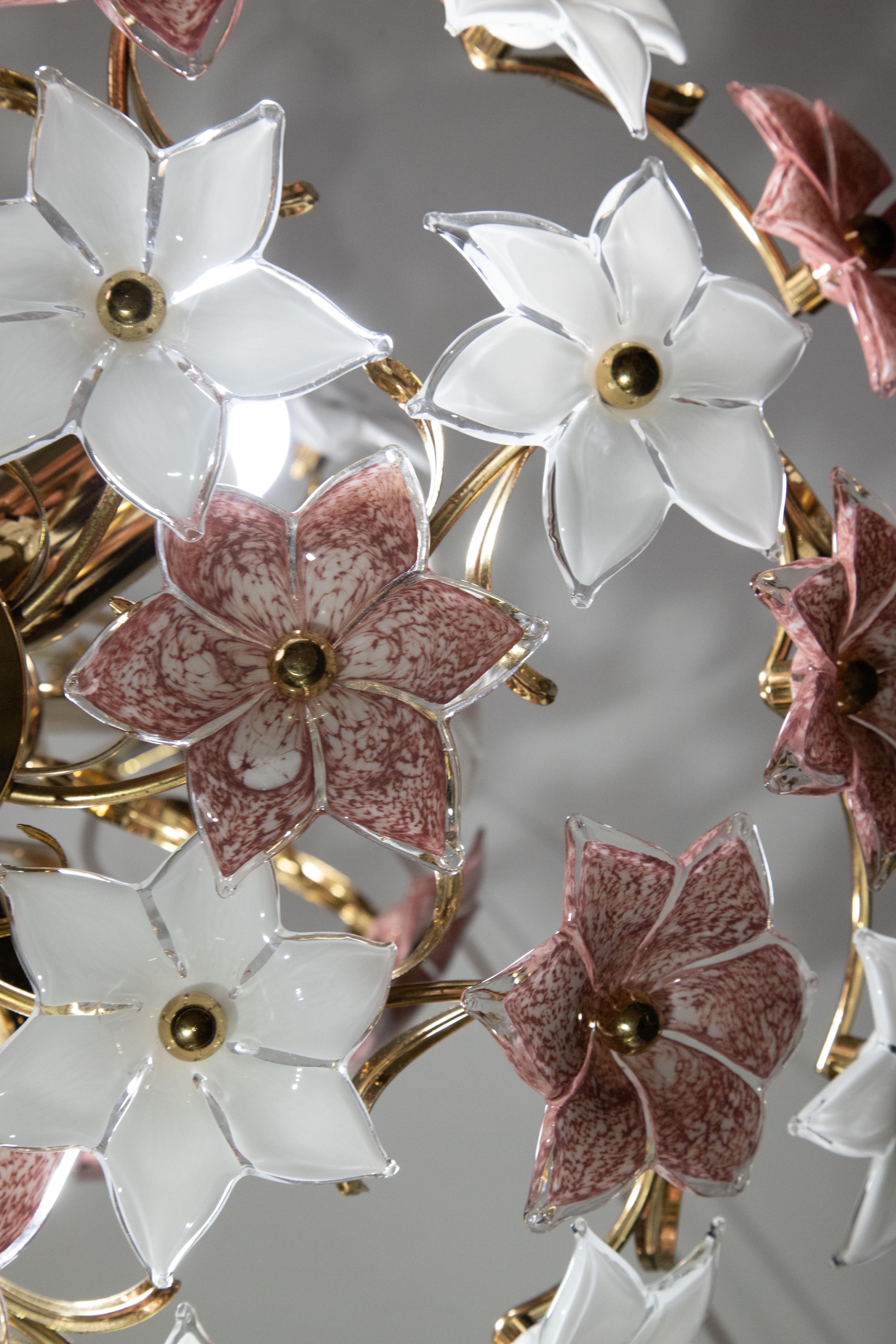 Spectacular Murano Chandelier Full of Pink and White Flowers, 1980s For Sale 5