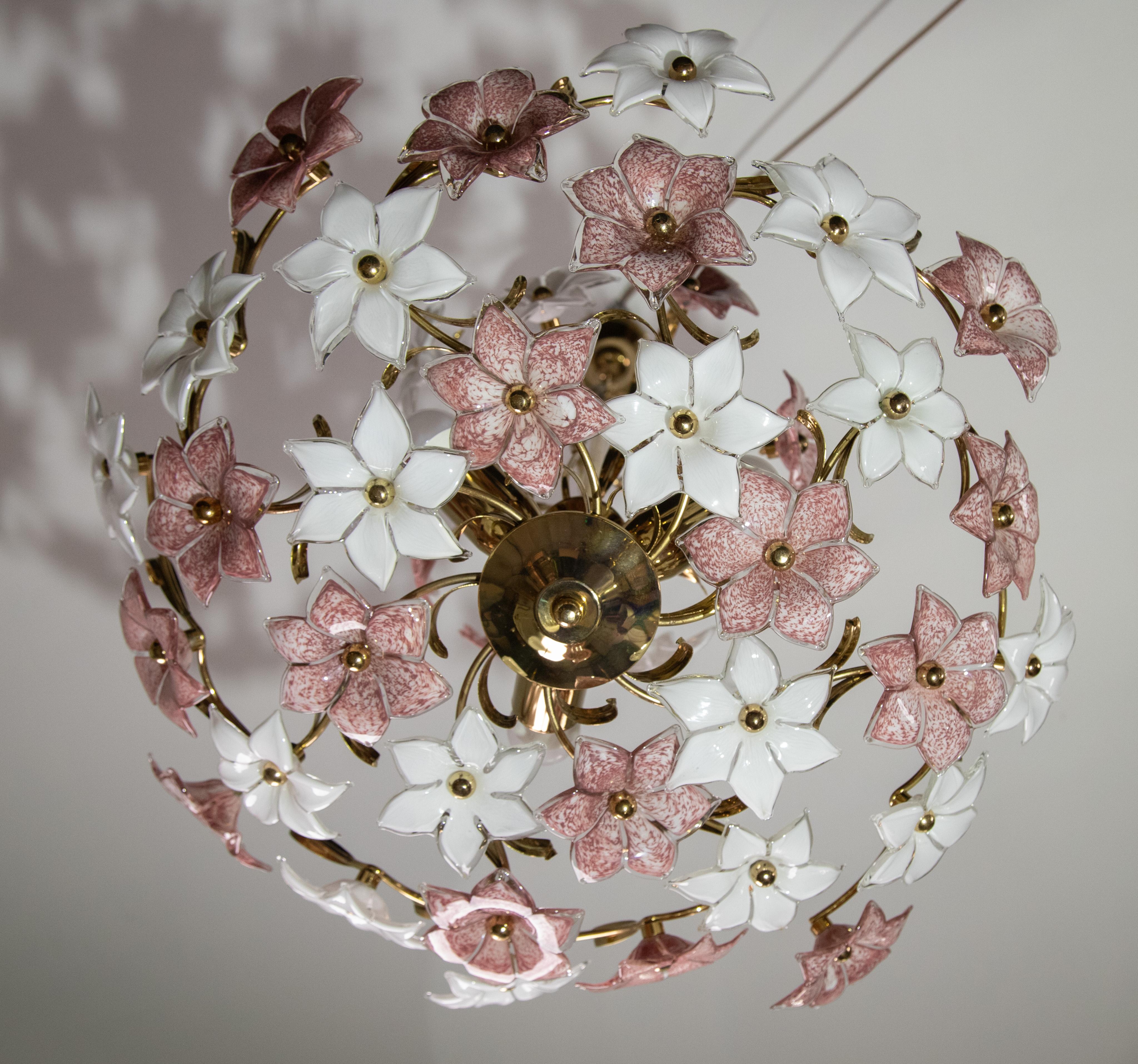 Spectacular Murano Chandelier Full of Pink and White Flowers, 1980s For Sale 6