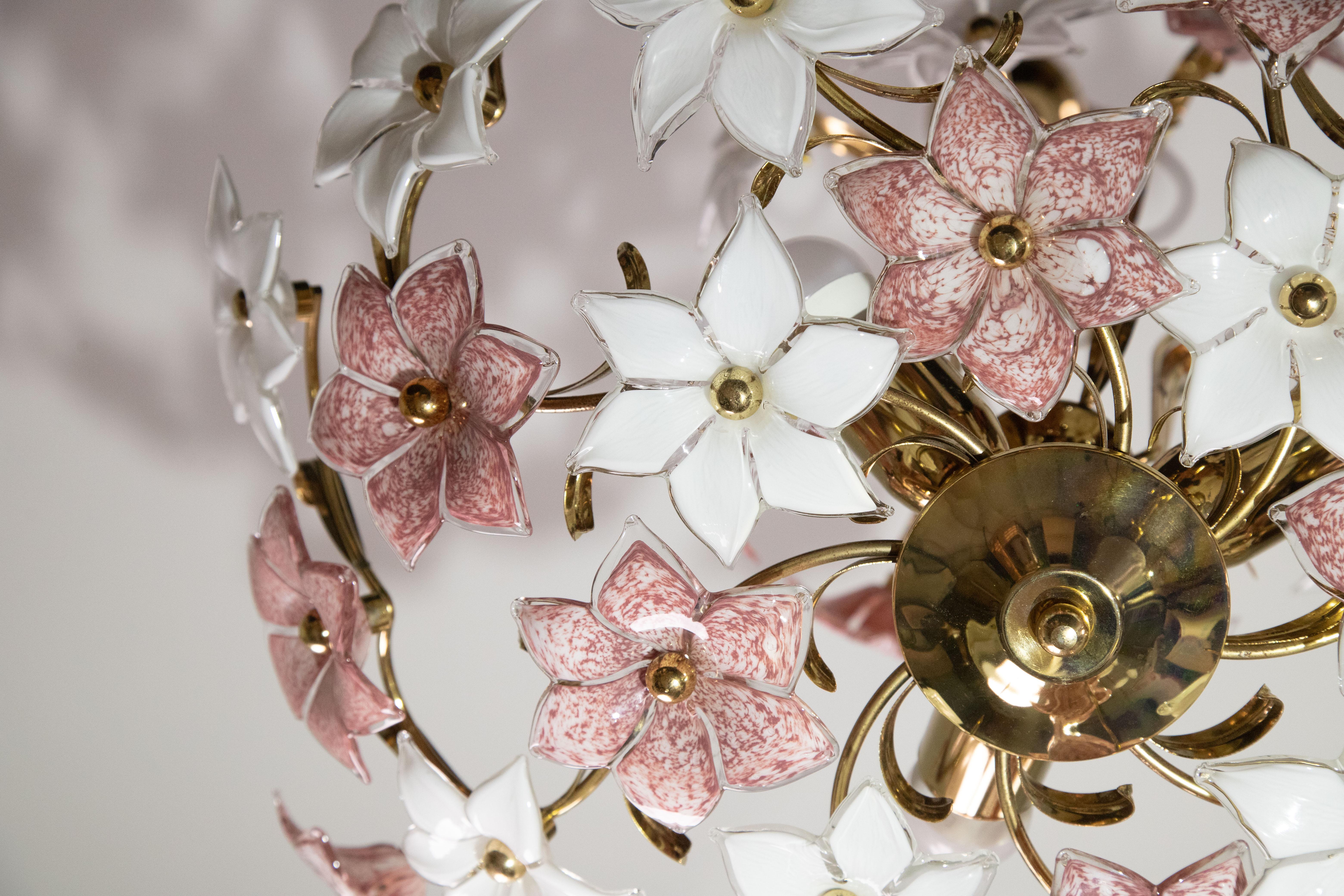Spectacular Murano Chandelier Full of Pink and White Flowers, 1980s For Sale 7