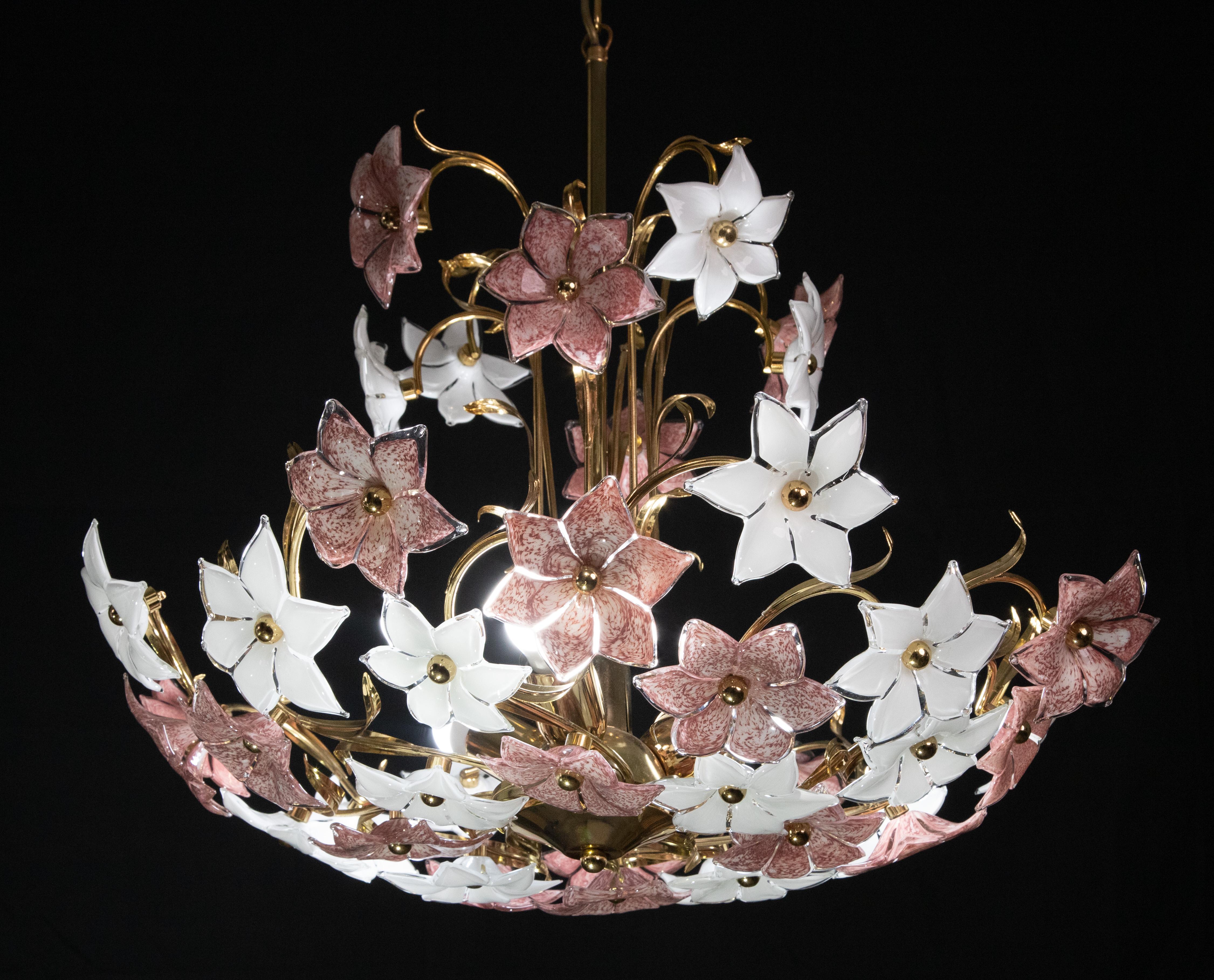Spectacular Murano Chandelier Full of Pink and White Flowers, 1980s For Sale 2