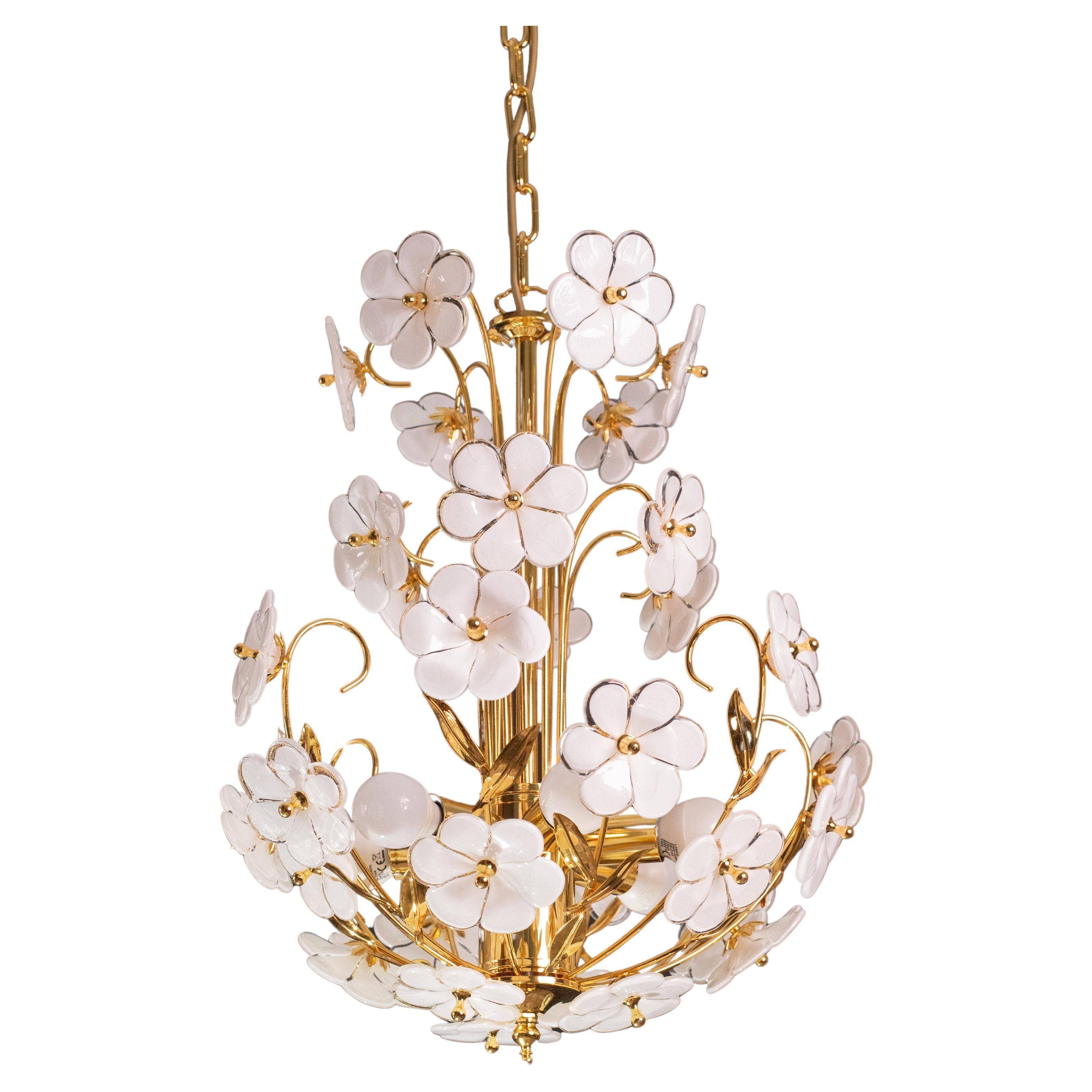 Spectacular Murano Chandelier Full of White Flowers, new bath gold, 1980s